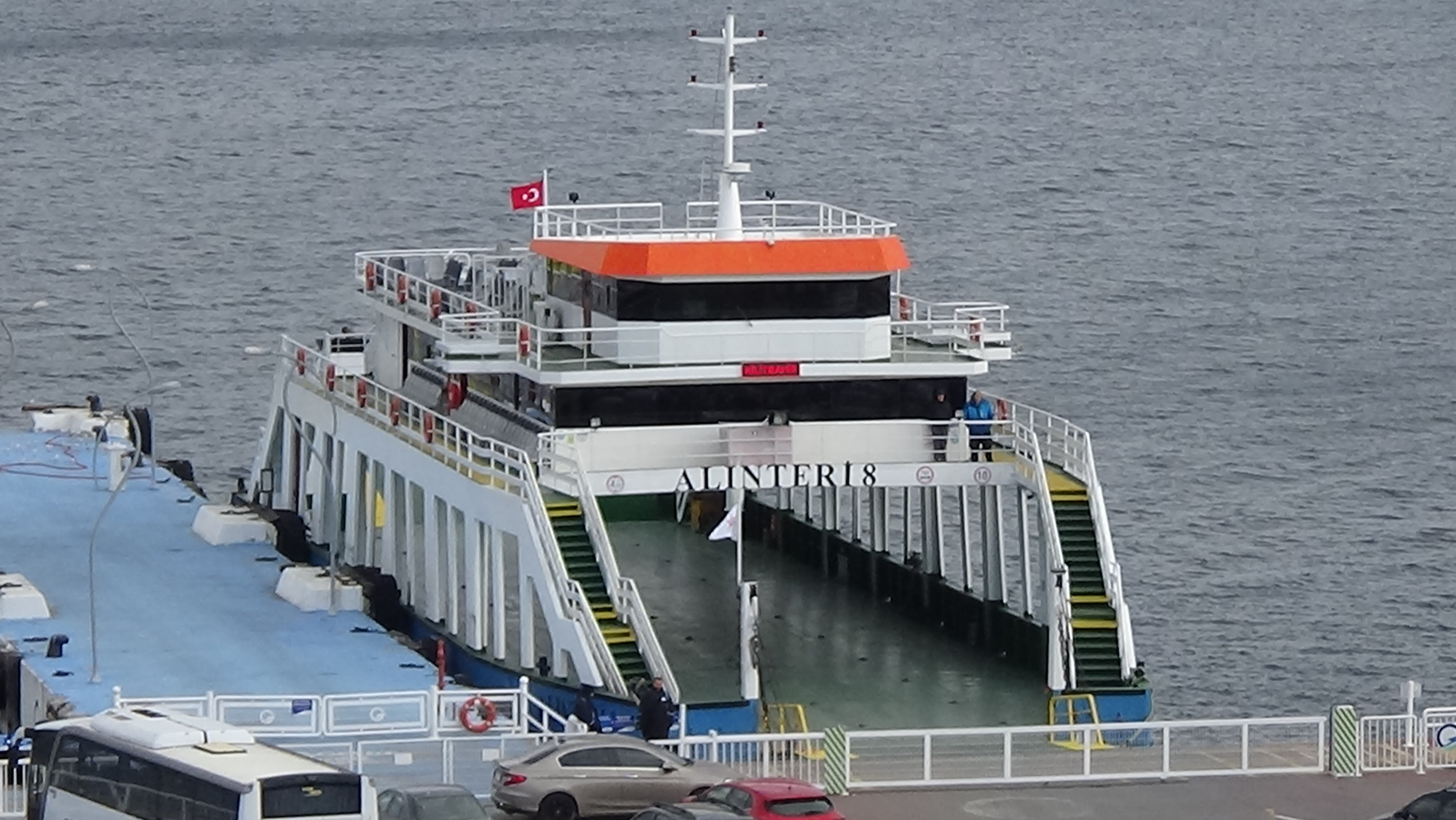 Bozcaada ve Gökçeada feribot seferlerine 'fırtına' engeli - Resim : 3