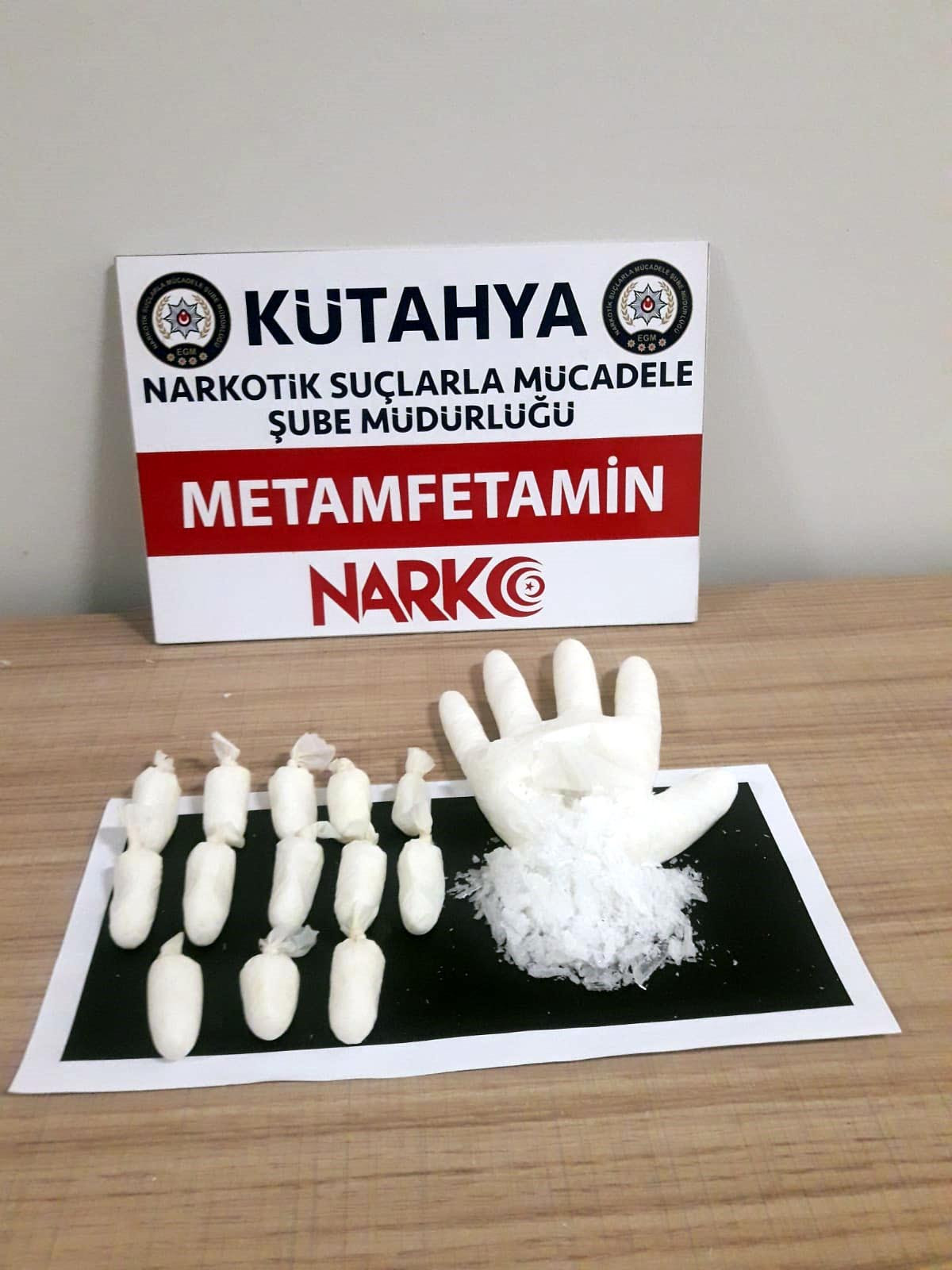 Şampuan ve el kremi kutusuna sakladığı uyuşturucuyla yakalandı - Resim : 3