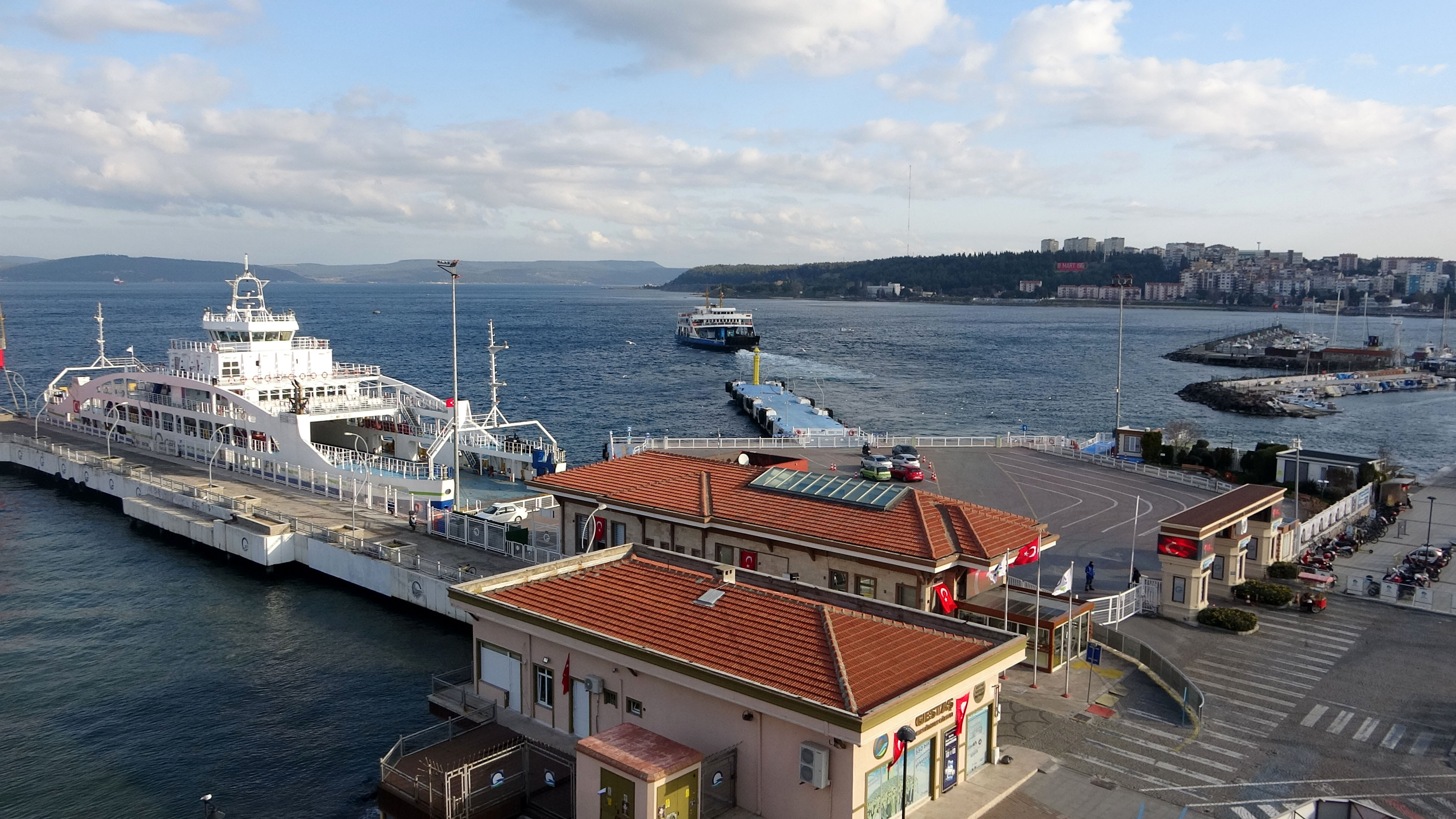 Bozcaada ve Gökçeada feribot seferlerine 'fırtına' engeli - Resim : 2