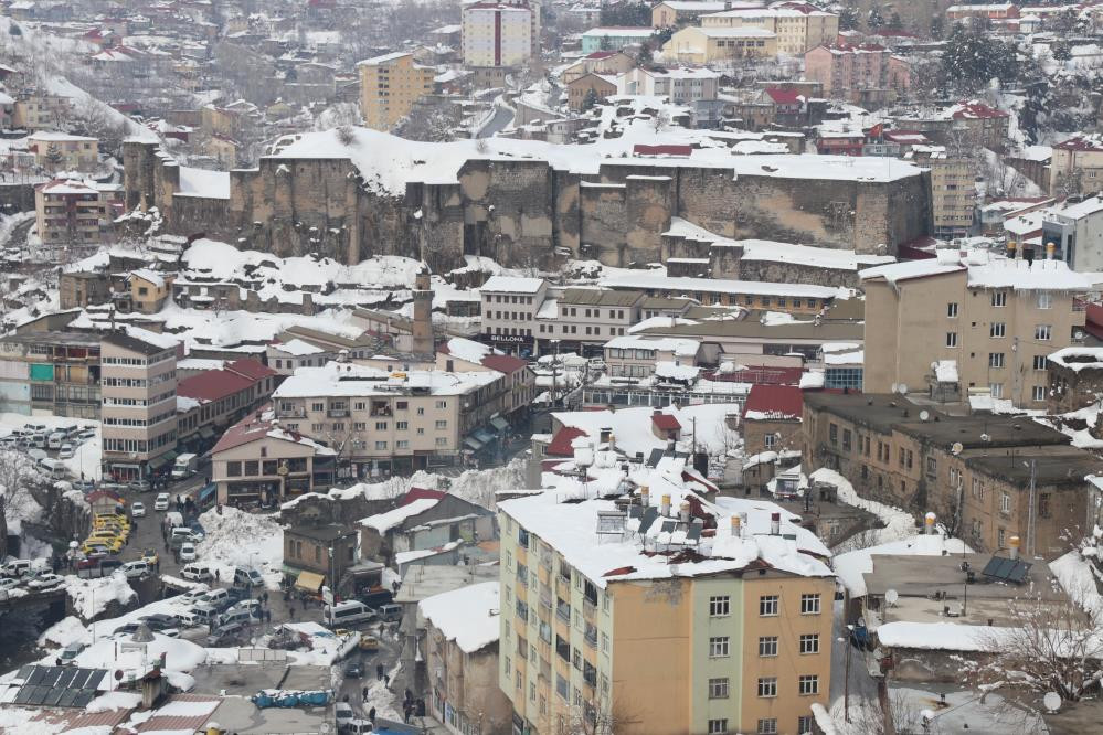 Kar bastırdı köy yolları kapandı - Resim : 5