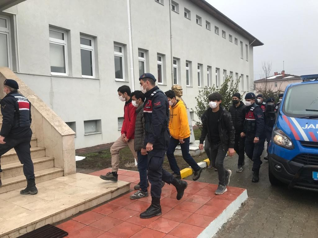 Düzce'de 7 kaçak işçi yakalandı - Resim : 1