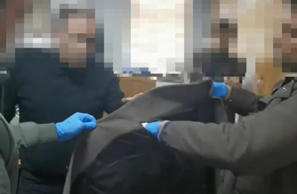 Rüşvetçi memurun ceplerinden para fışkırdı - Resim : 2