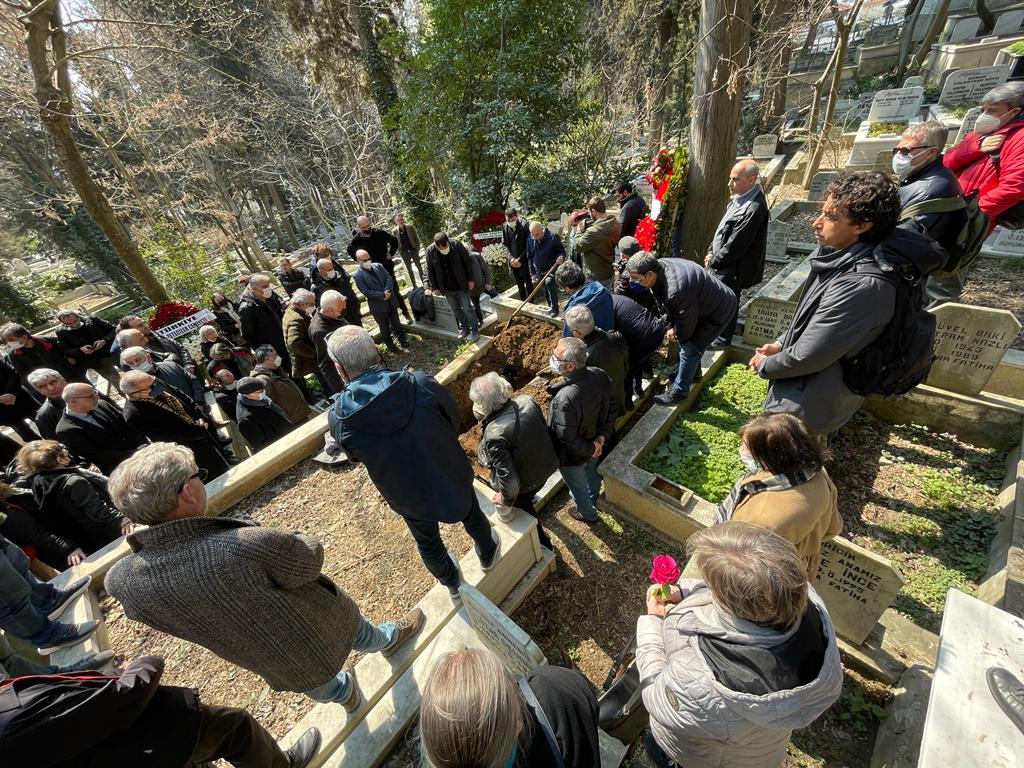 Aydın Engin son yolculuğuna uğurlandı - Resim : 1