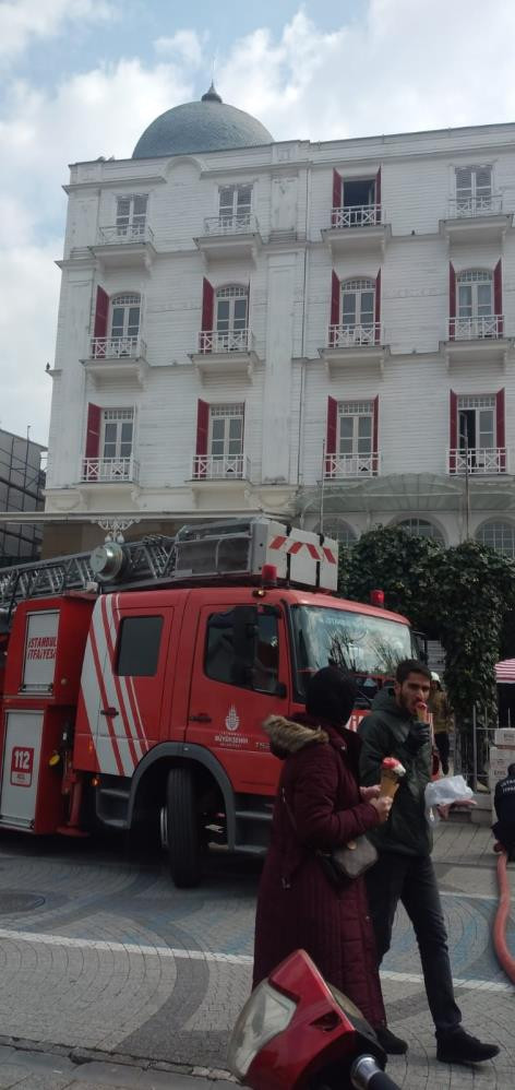 Büyükada’da tarihi otelde yangın - Resim : 2