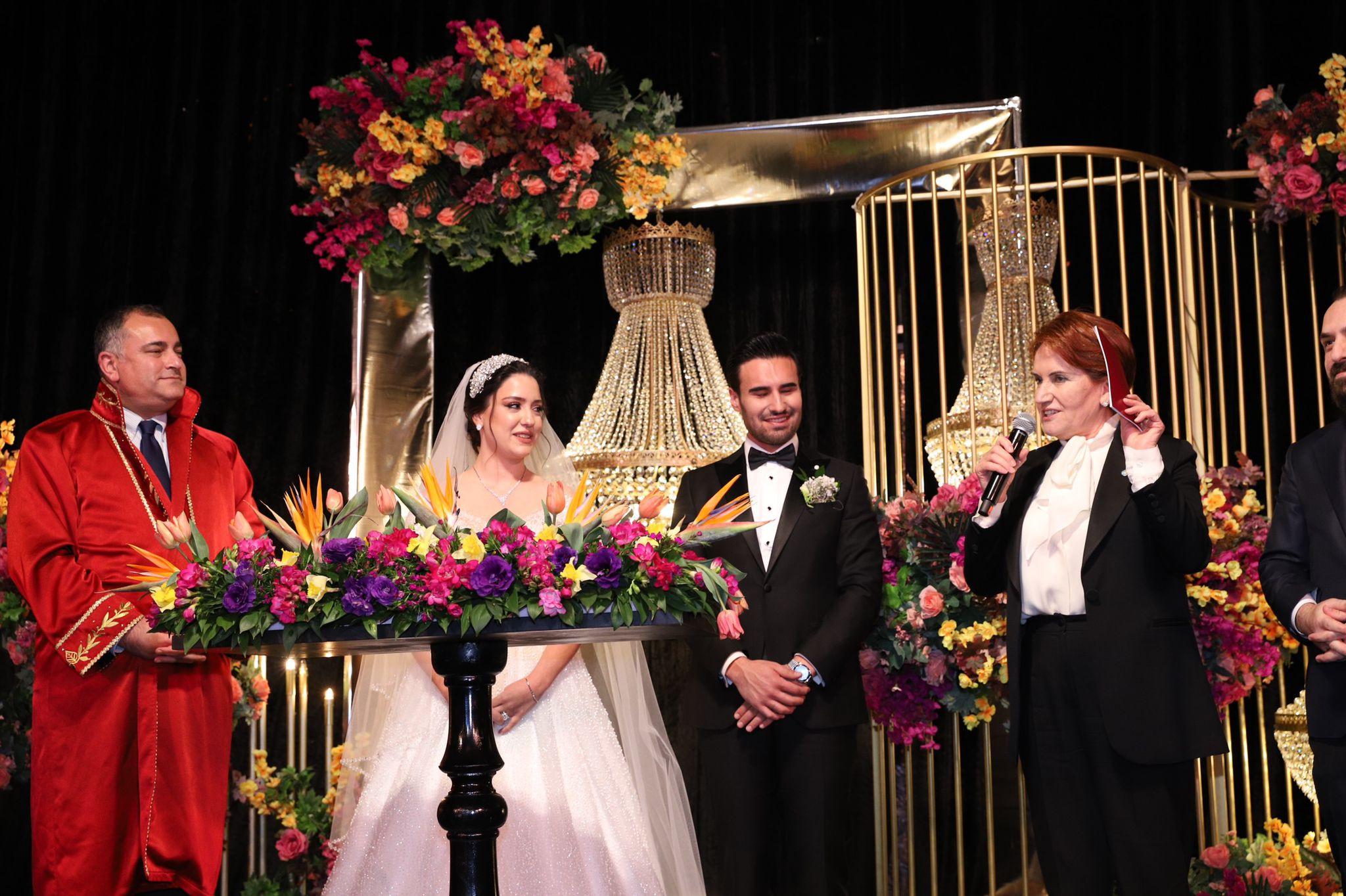 Meral Akşener nikah şahidi oldu - Resim : 1