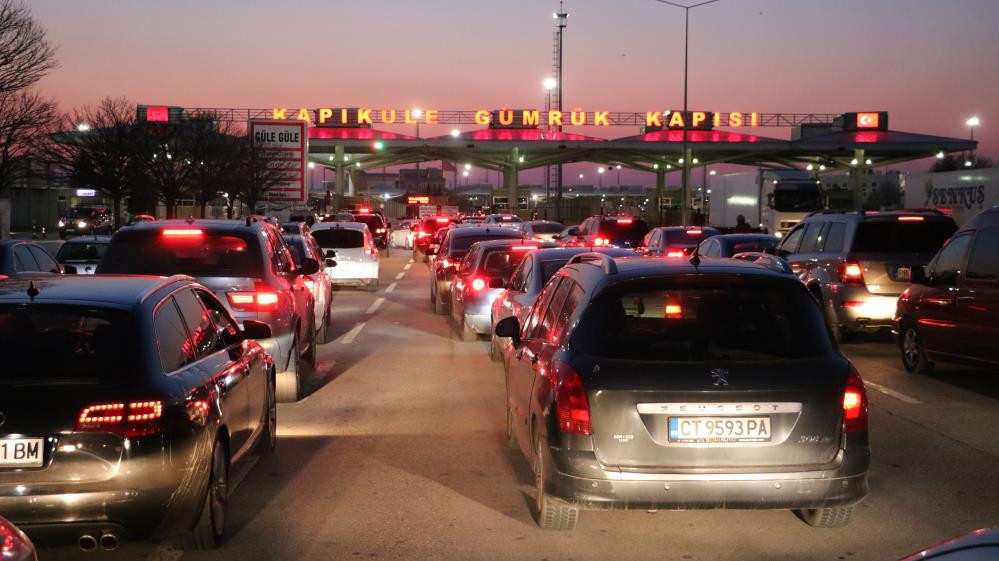 Leva uçtu Kapıkule'de kuyruk izdihamı yaşandı - Resim : 2