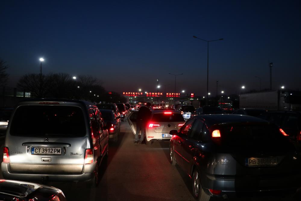 Leva uçtu Kapıkule'de kuyruk izdihamı yaşandı - Resim : 7