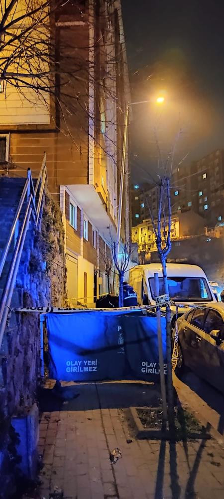 Muşta ve bıçaklı saldırı canını aldı - Resim : 2