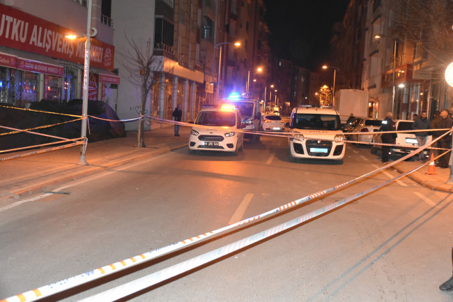 Kolonlarından sesler gelen 5 katlı bina tahliye edildi - Resim : 1