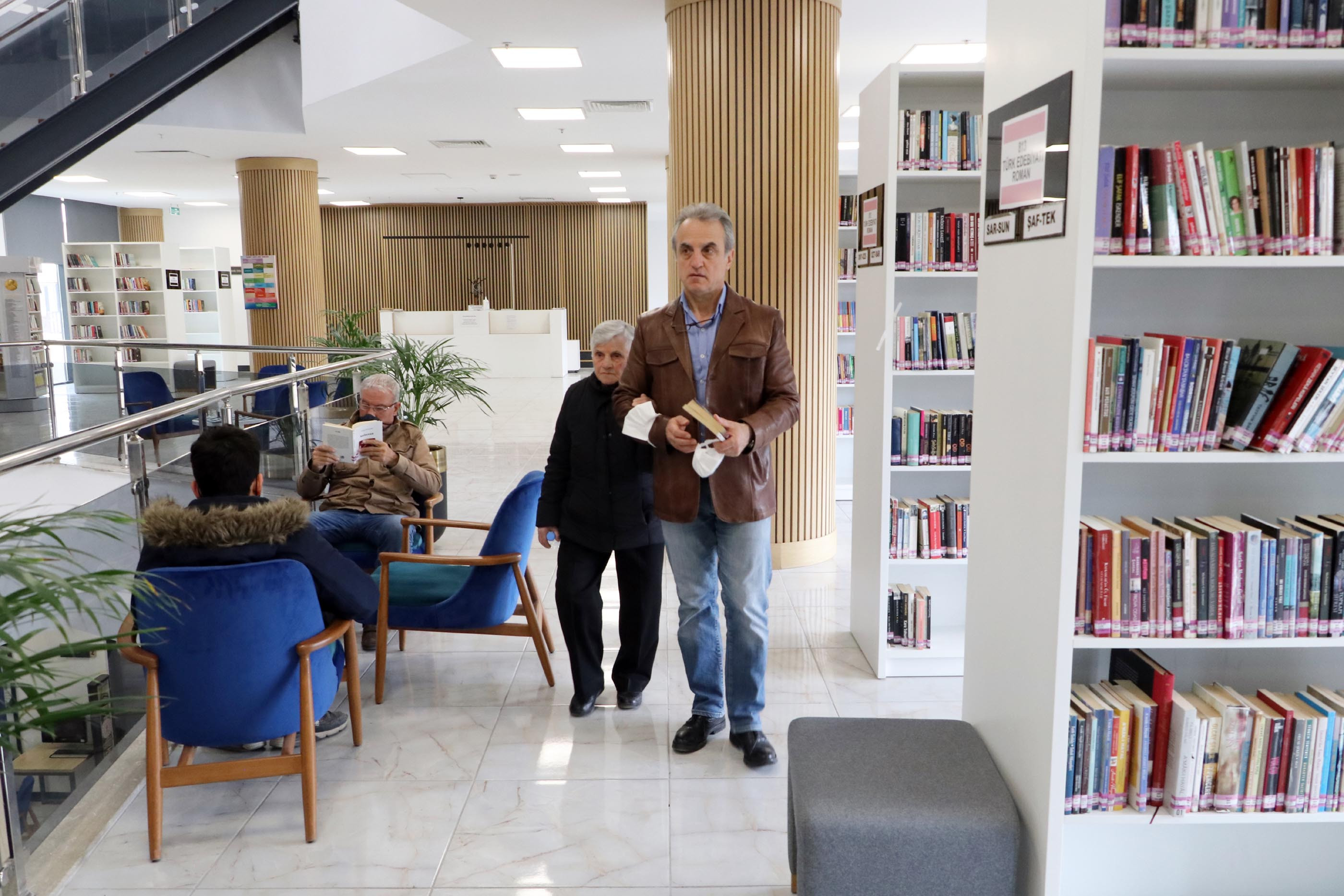 91 yaşında, 50 yıldır ayda en az 3 kitap okuyor - Resim : 9