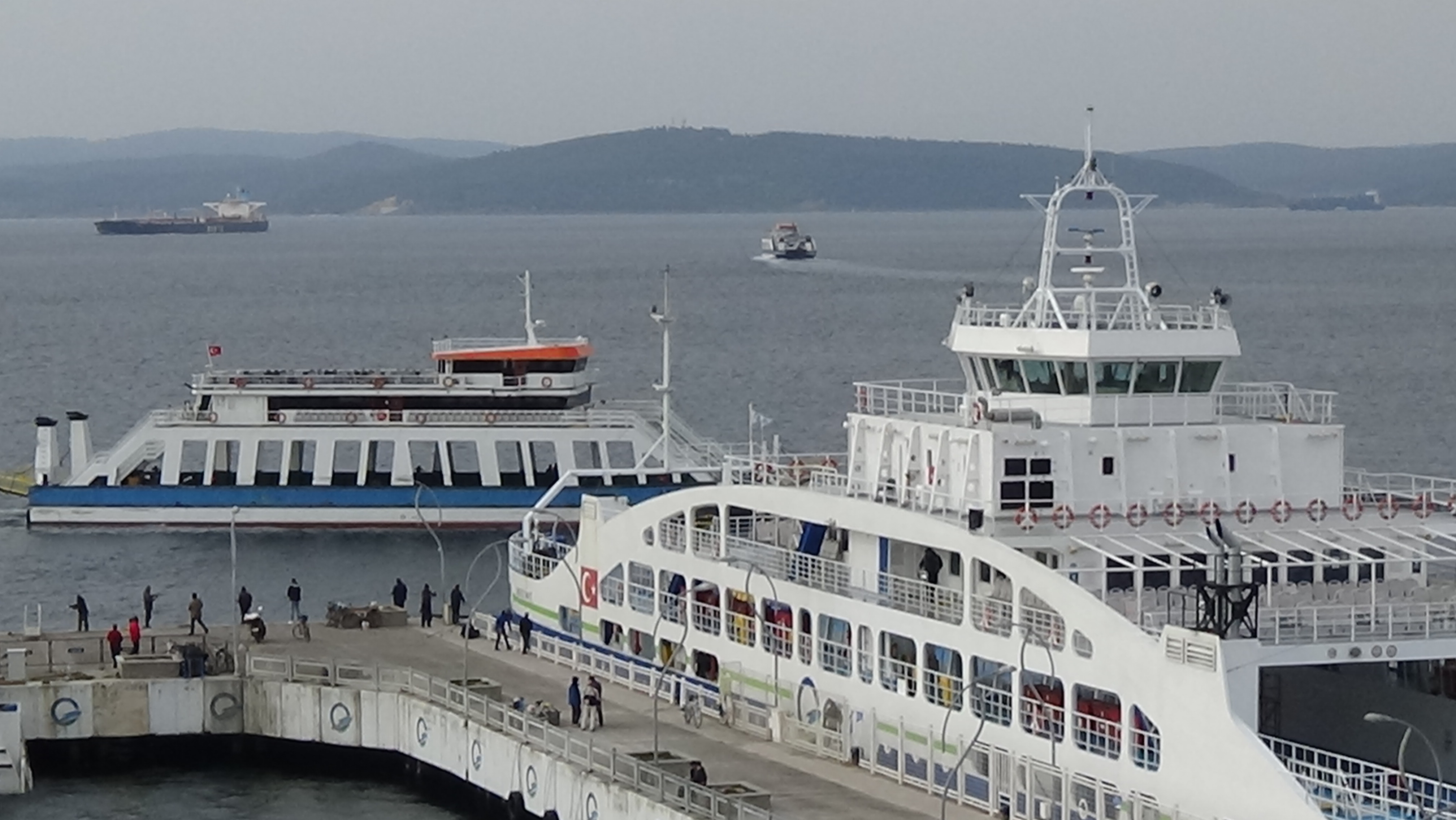 Çanakkale'de feribot seferlerine 'fırtına' engeli - Resim : 3
