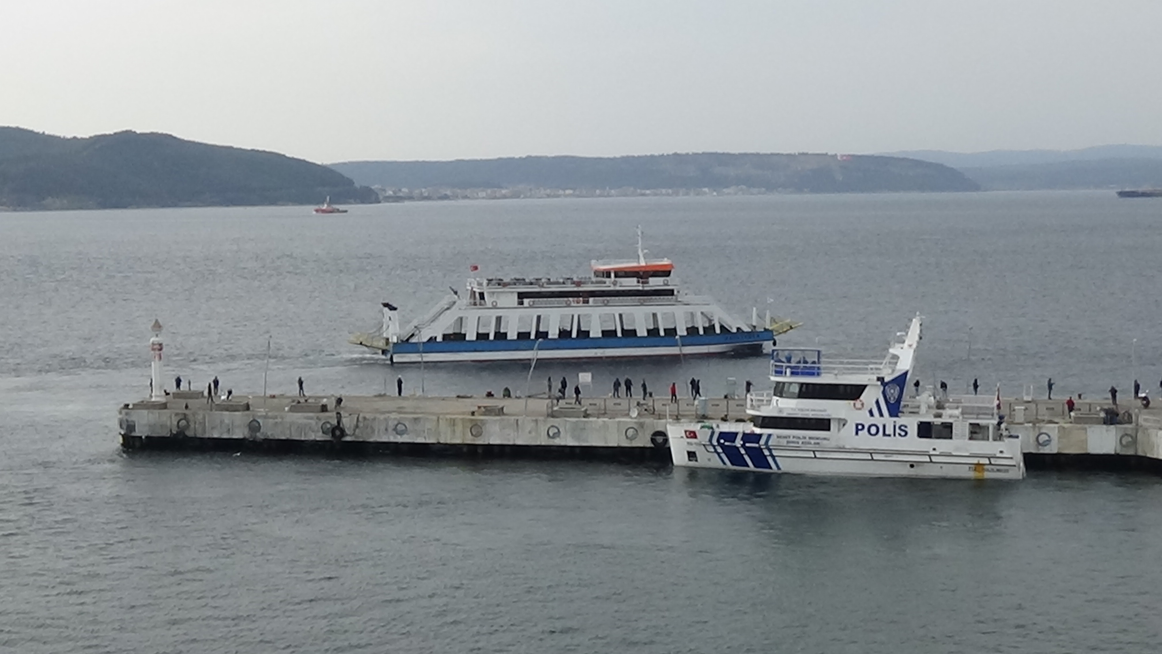 Çanakkale'de feribot seferlerine 'fırtına' engeli - Resim : 4