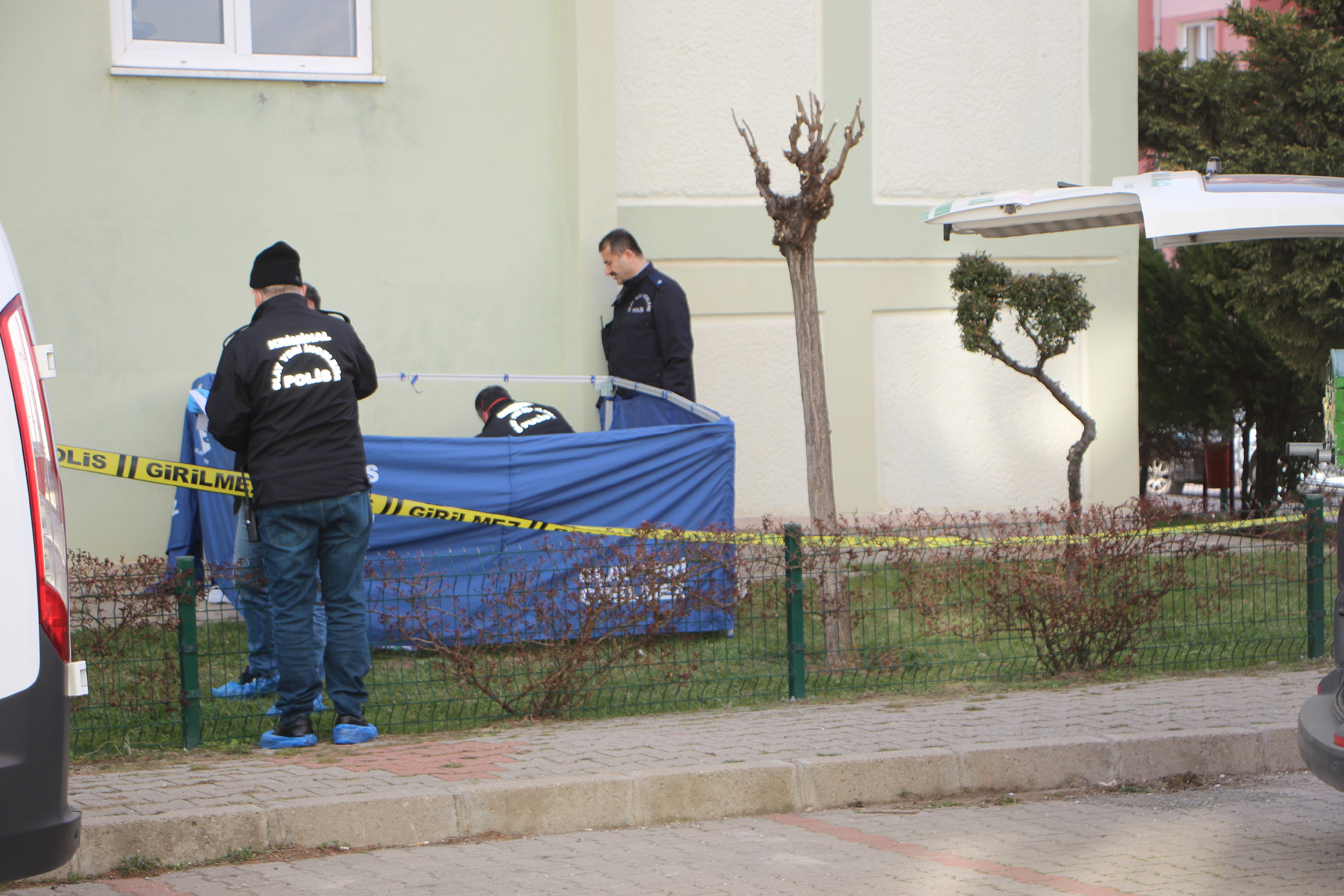 Cam silerken 10'ncu kattan düşen kadın öldü - Resim : 5