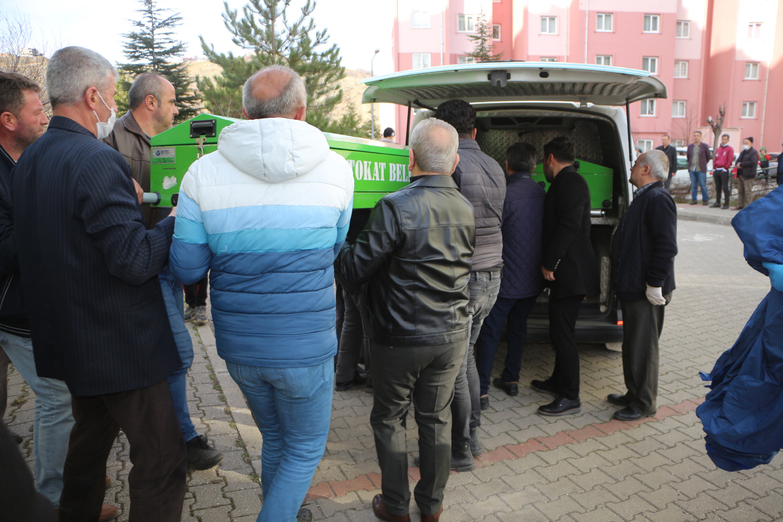 Cam silerken 10'ncu kattan düşen kadın öldü - Resim : 6