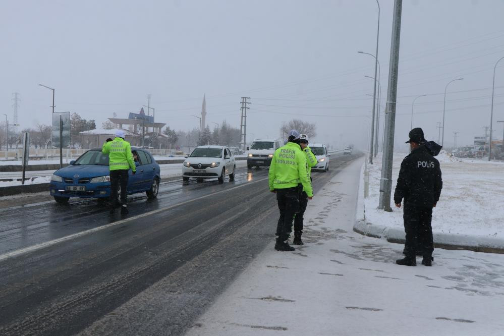 Aksaray - Konya Karayolu trafiğe kapatıldı - Resim : 2