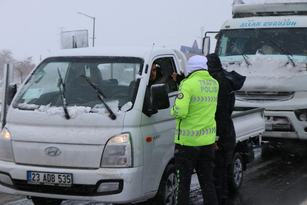 Aksaray - Konya Karayolu trafiğe kapatıldı - Resim : 5