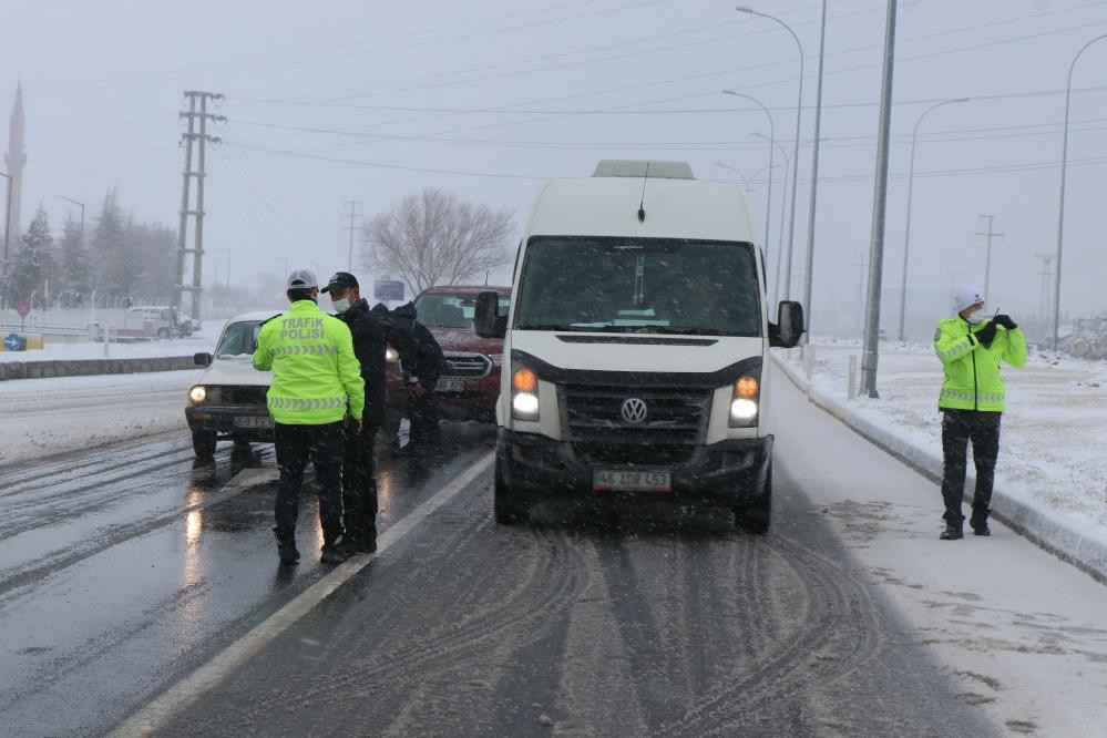 Aksaray - Konya Karayolu trafiğe kapatıldı - Resim : 8