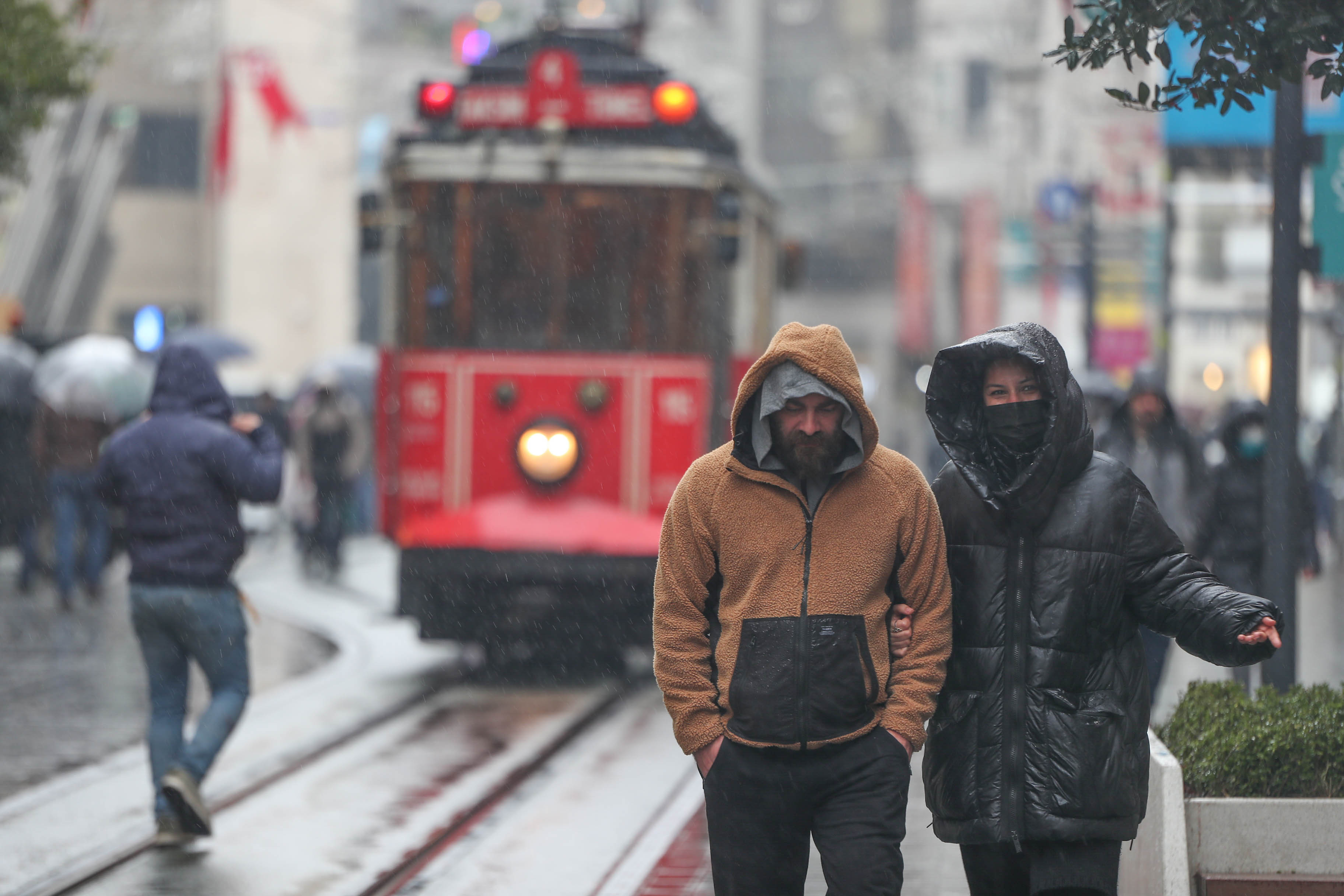 Maske kararının ardından İstiklal Caddesi'nde ilk gün - Resim : 3