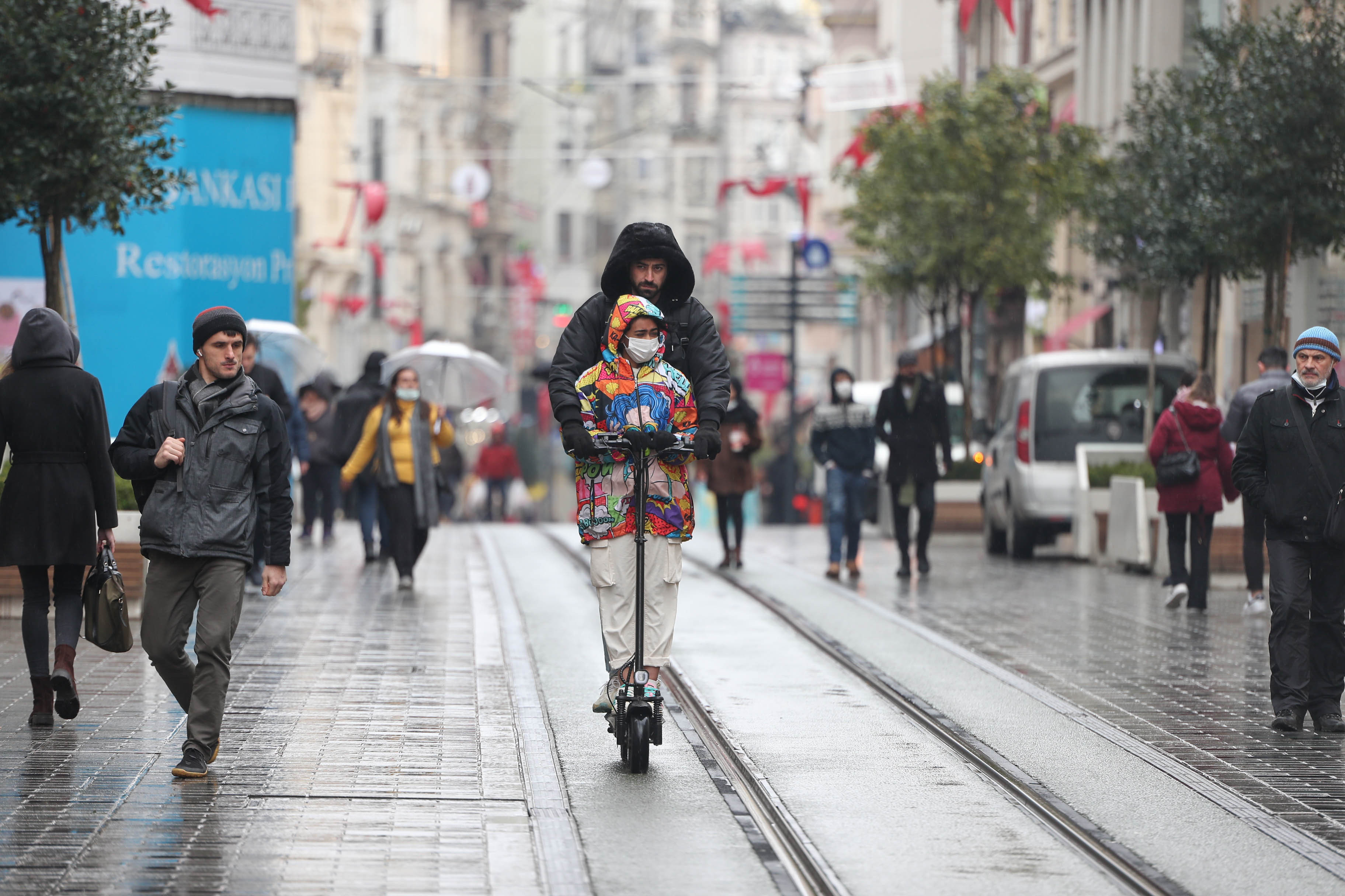 Maske kararının ardından İstiklal Caddesi'nde ilk gün - Resim : 6
