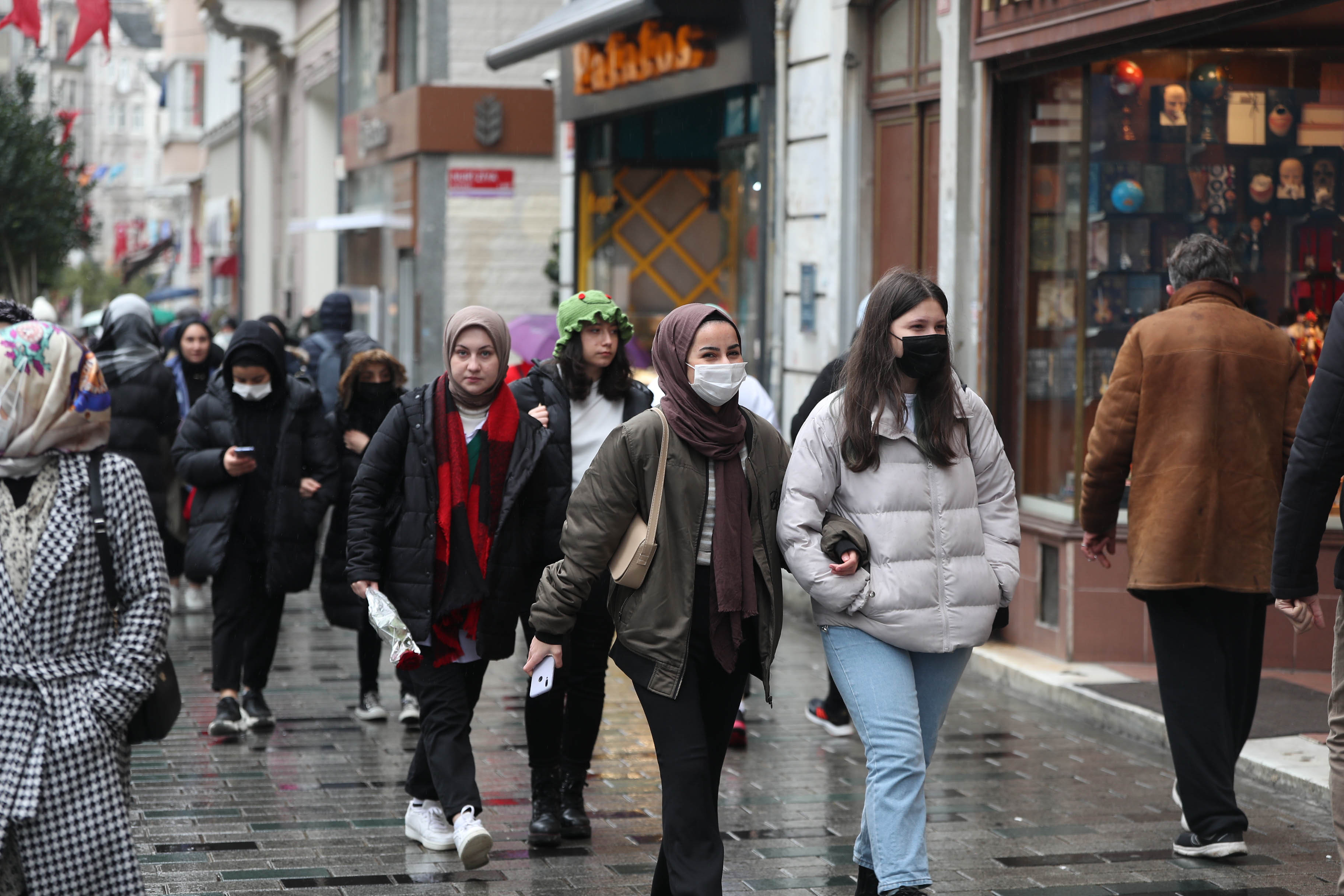 Maske kararının ardından İstiklal Caddesi'nde ilk gün - Resim : 10