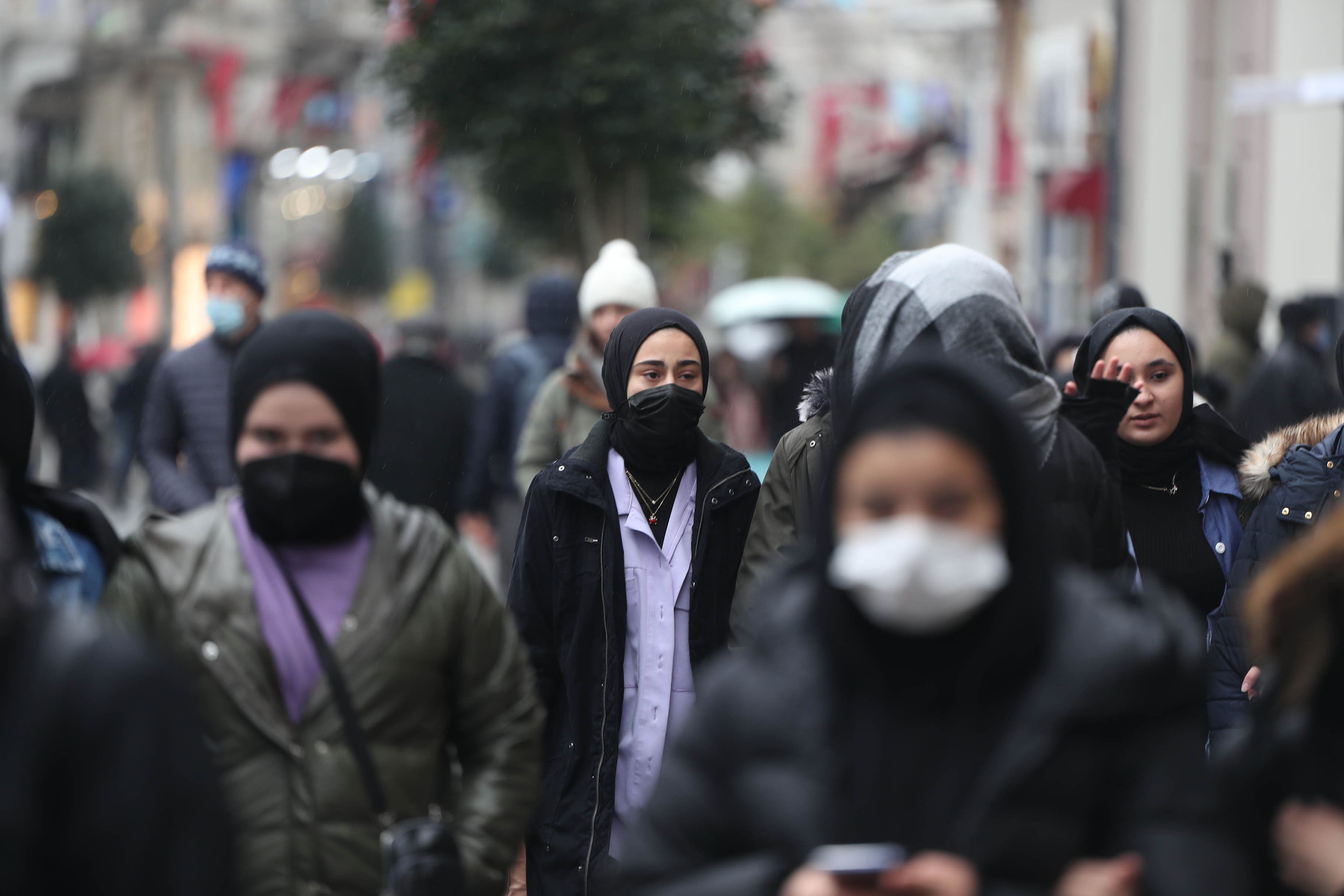 Maske kararının ardından İstiklal Caddesi'nde ilk gün - Resim : 12