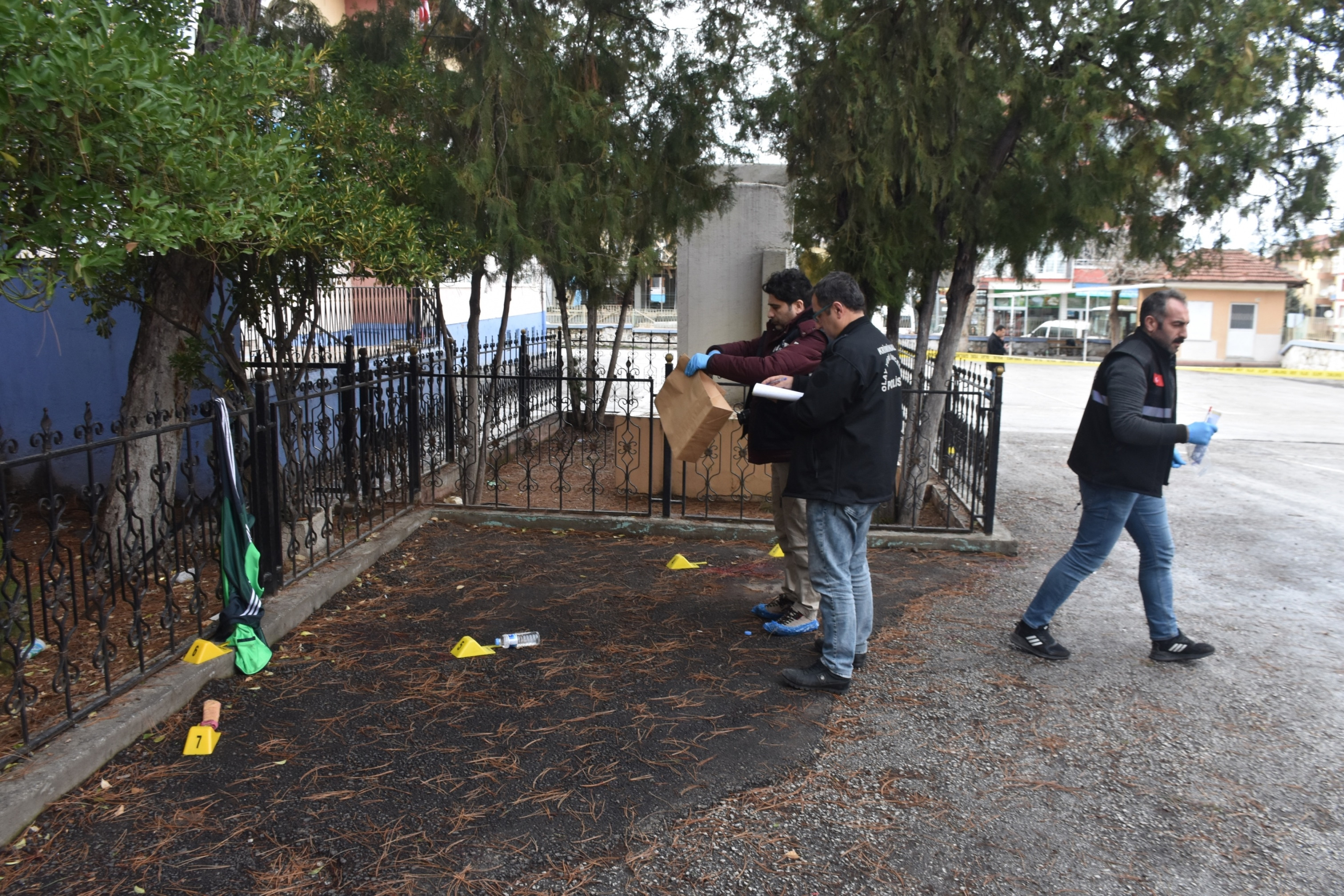 İlkokul bahçesindeki kavgada kan aktı: 2 yaralı - Resim : 8