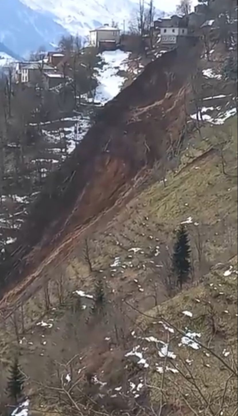 Trabzon’da heyelan! 2 katlı bina boşaltıldı… - Resim : 4