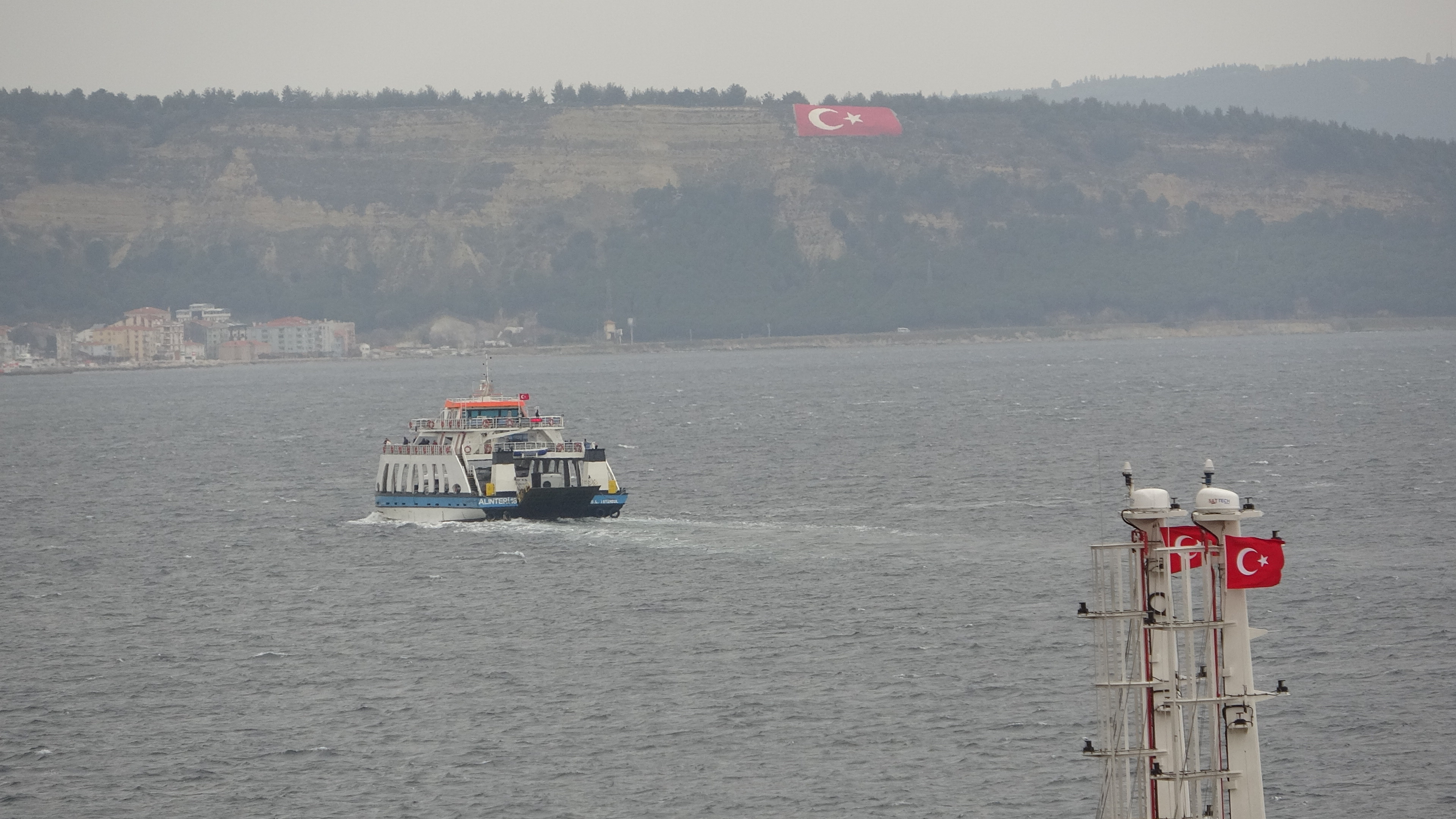 Çanakkale’de feribot seferlerine lodos engeli - Resim : 1
