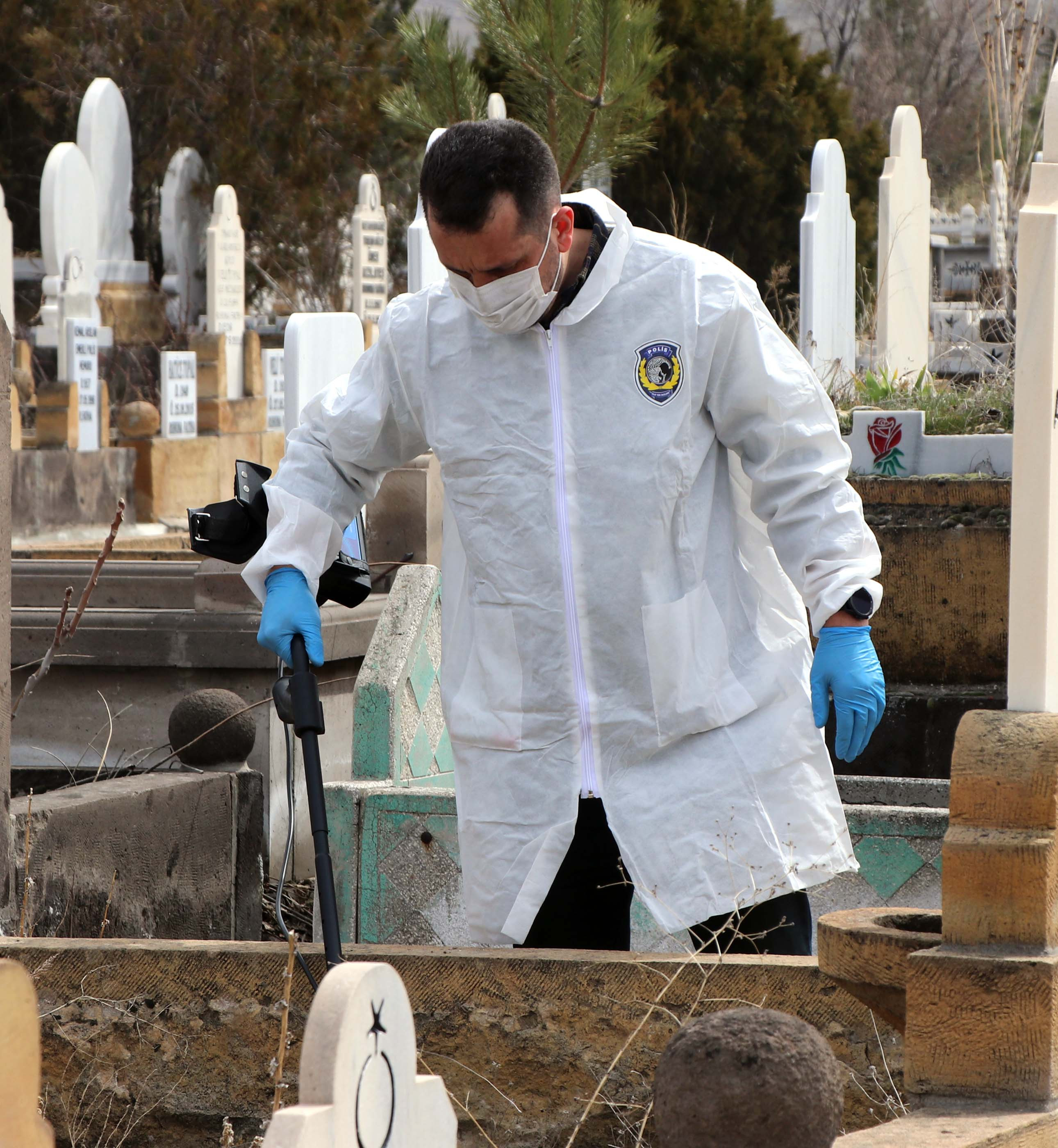 Mezarlıkta kadın cesedi bulundu - Resim : 2
