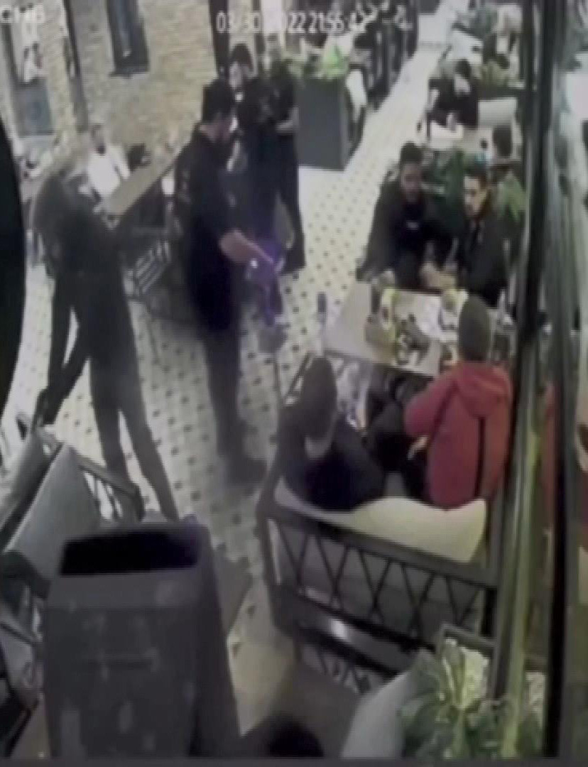 Kafede kanlı infaz! Kasklı saldırgan spor eğitmenine kurşun yağdırdı - Resim : 4