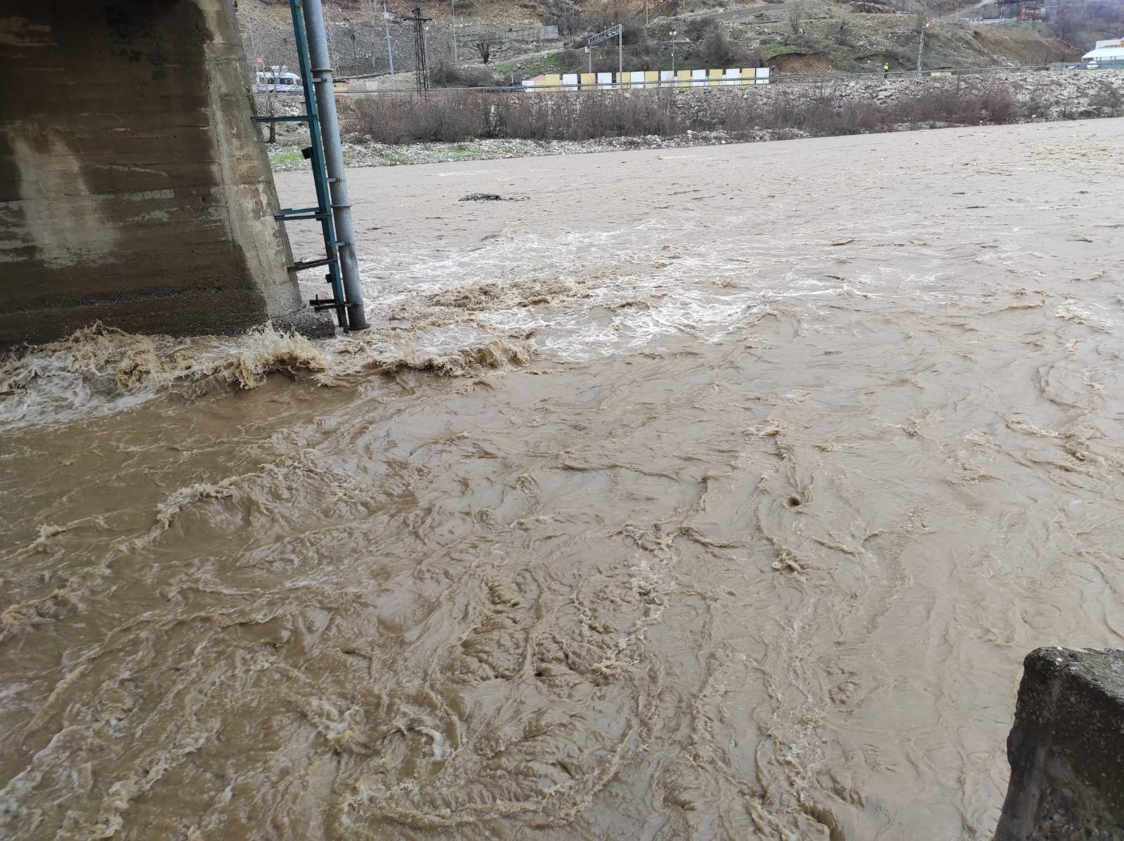 Batman fırtınaya teslim oldu! - Resim : 3