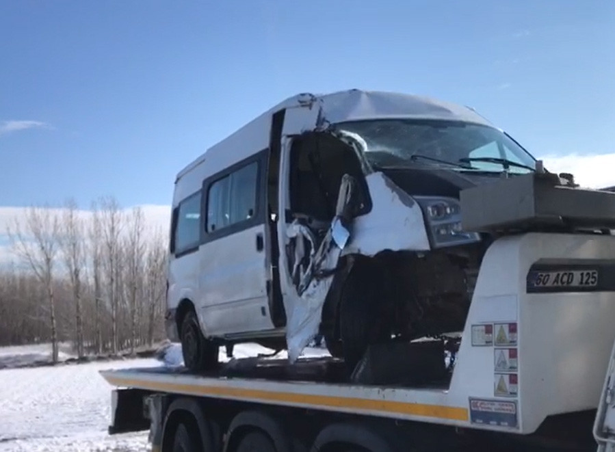 Tokat'ta askeri personel servisi devrildi: 1 şehit, 3 yaralı - Resim : 2