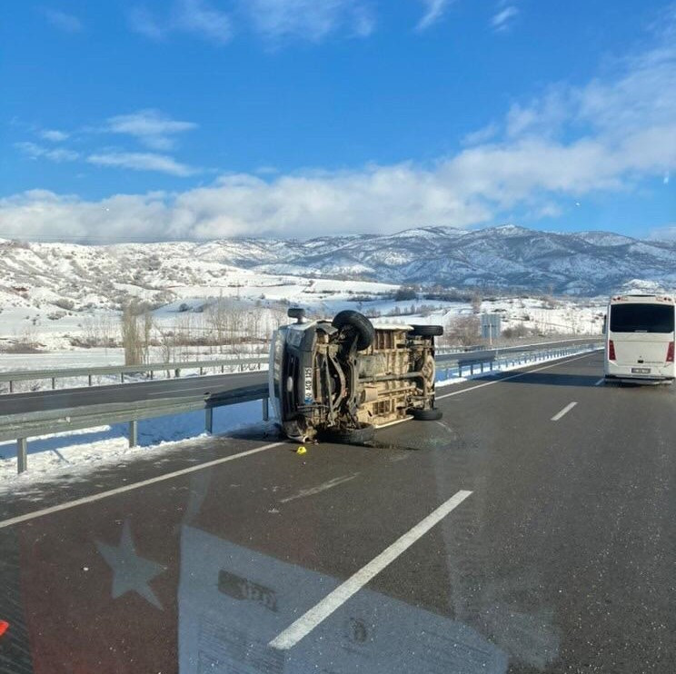 Tokat'ta askeri personel servisi devrildi: 1 şehit, 3 yaralı - Resim : 4