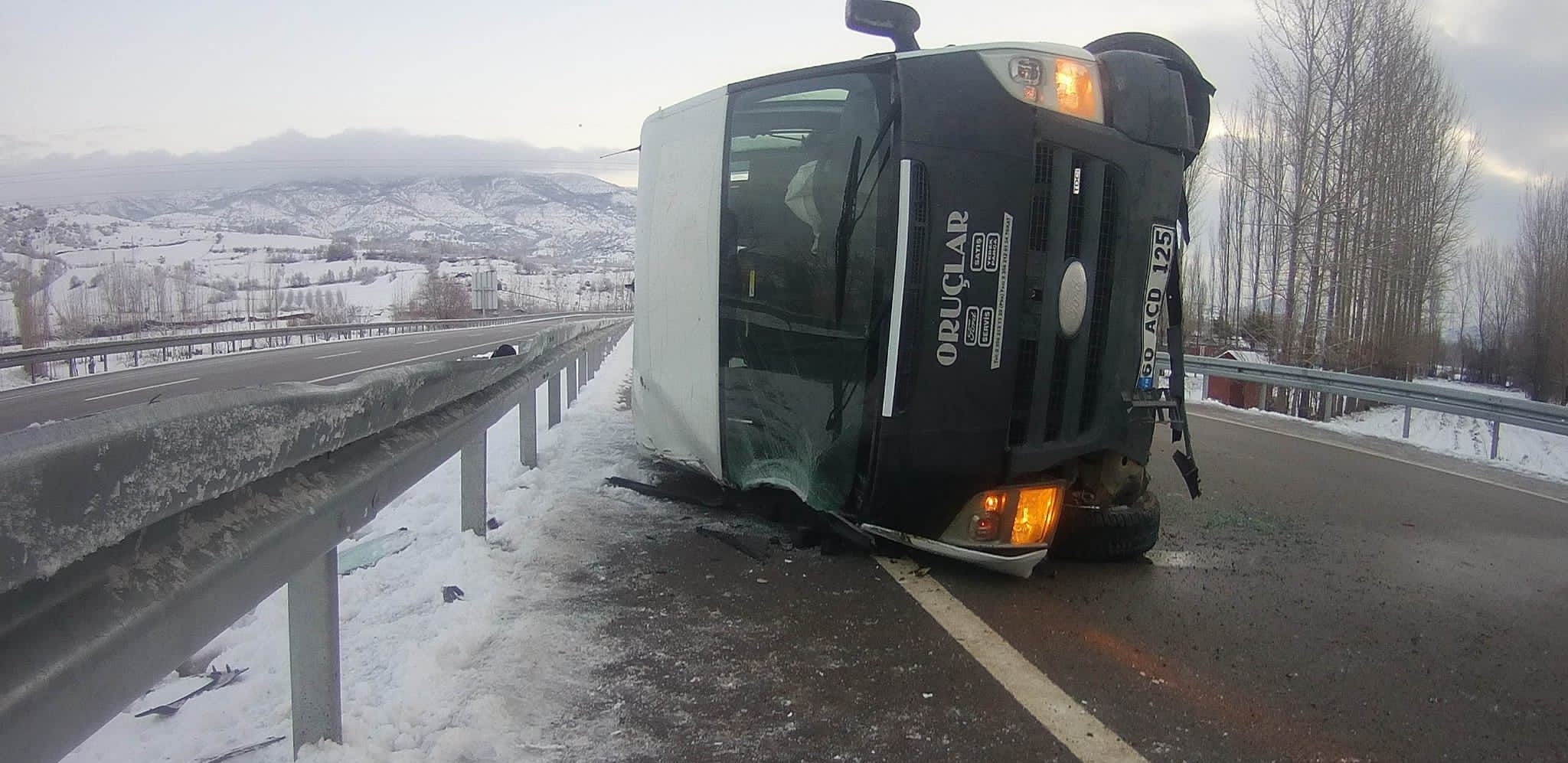 Tokat'ta askeri personel servisi devrildi: 1 şehit, 3 yaralı - Resim : 5