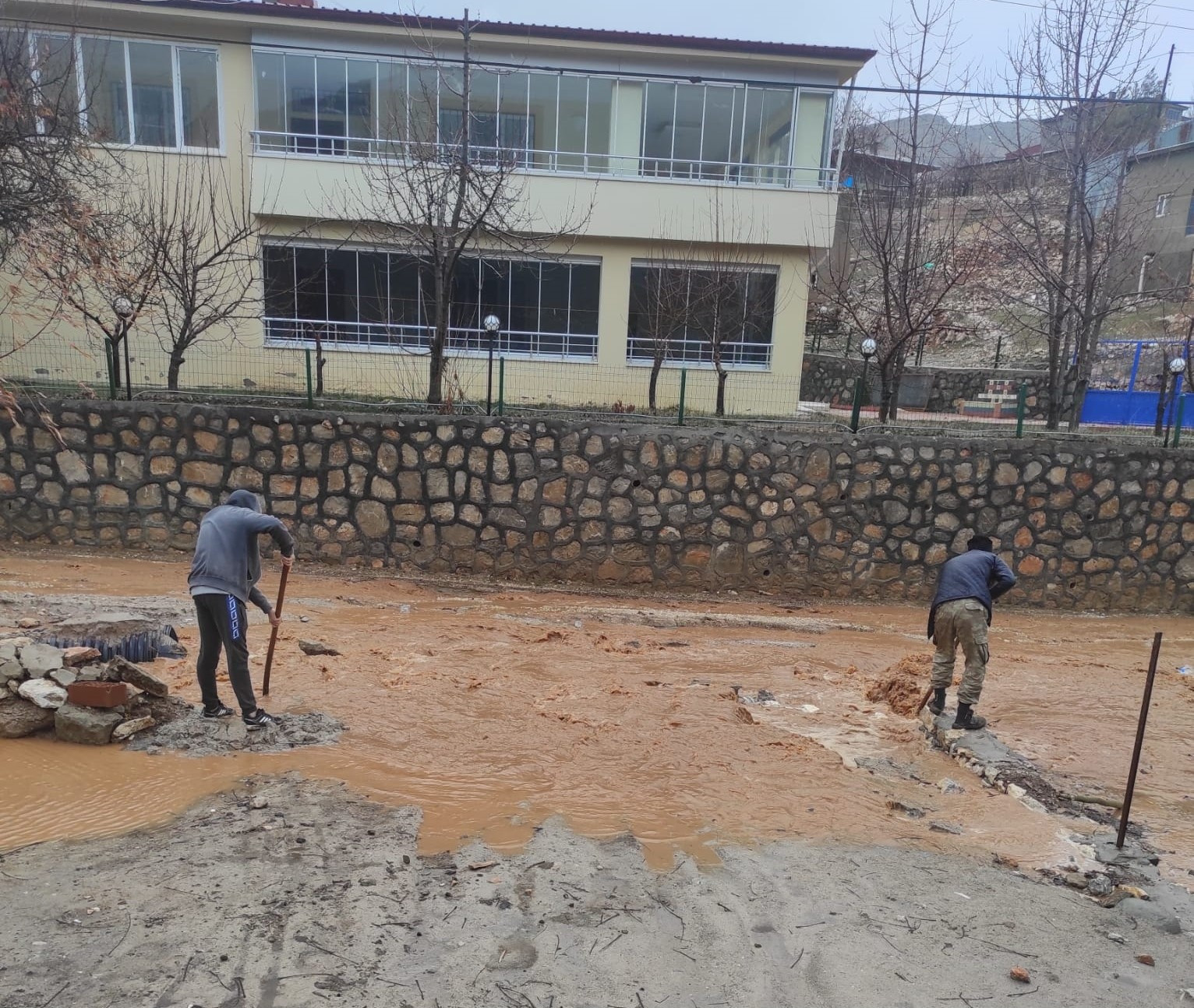 Dere taştı evler sular altında kaldı - Resim : 3