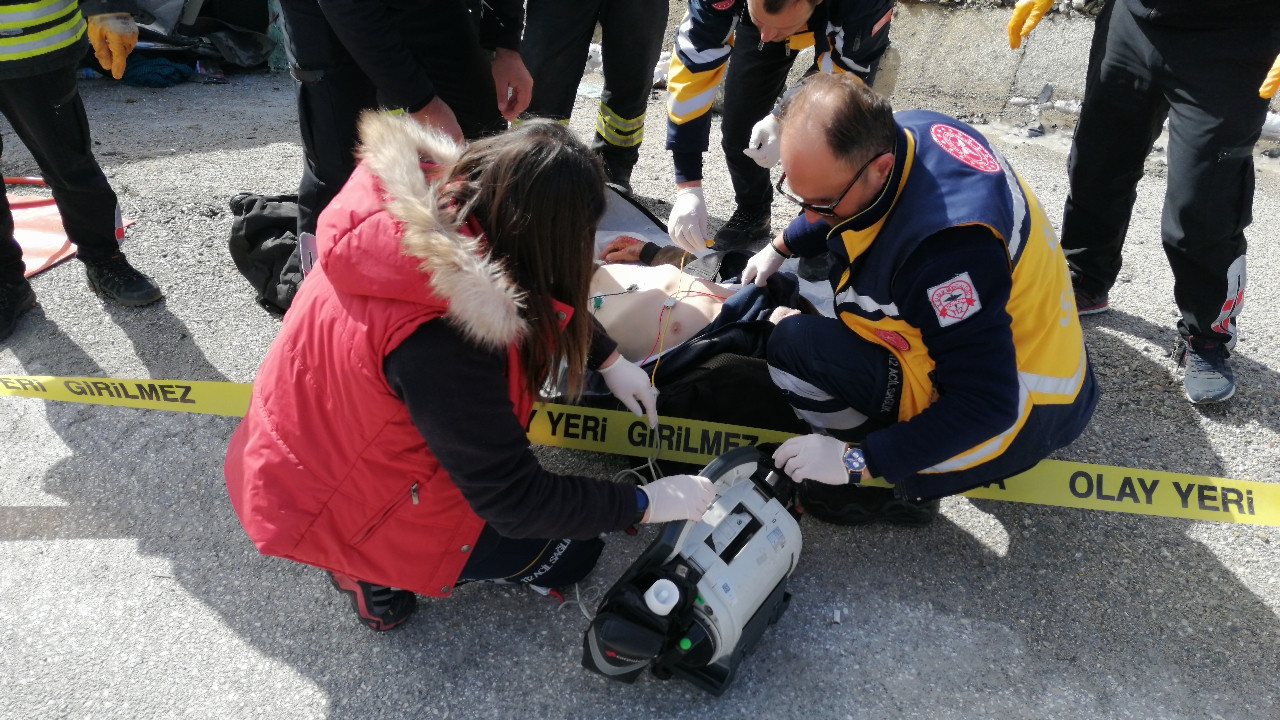 Erzincan’da otomobil devrildi: 1 ölü, 1 yaralı - Resim : 3