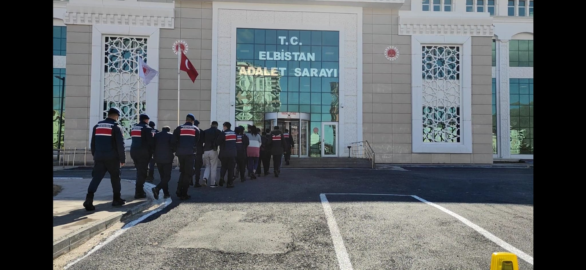 Telefon dolandırıcıları suçüstü yakalandı - Resim : 3