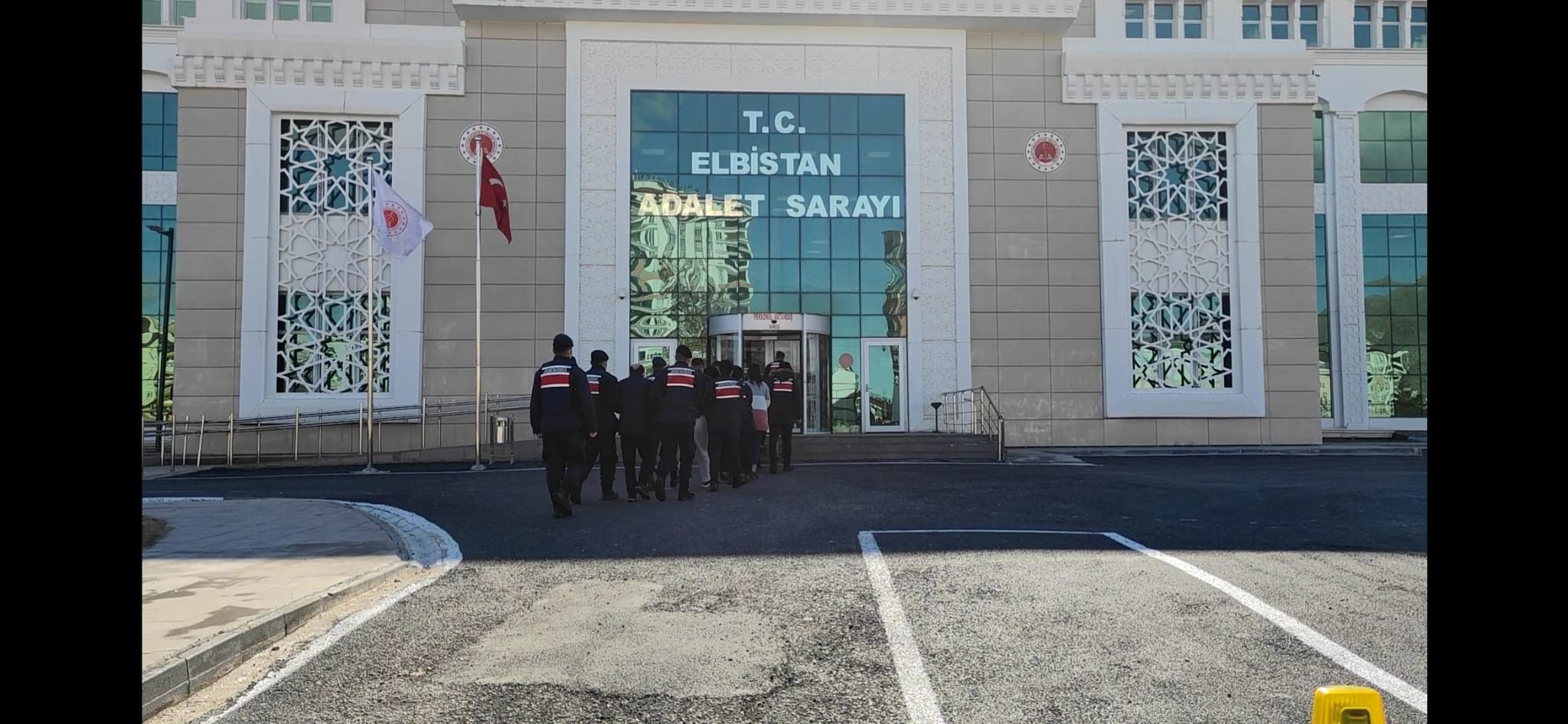 Telefon dolandırıcıları suçüstü yakalandı - Resim : 4