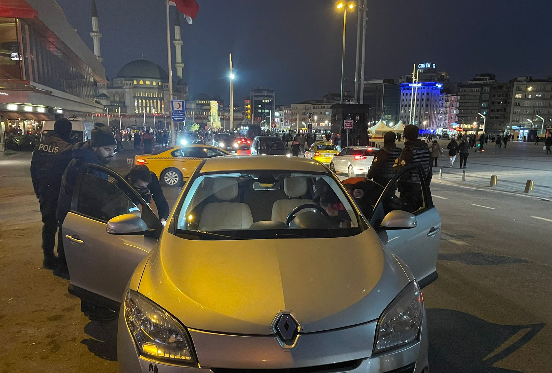 İstanbul'da ‘Yeditepe Huzur’ uygulamalası: 706 kişi yakalandı - Resim : 3