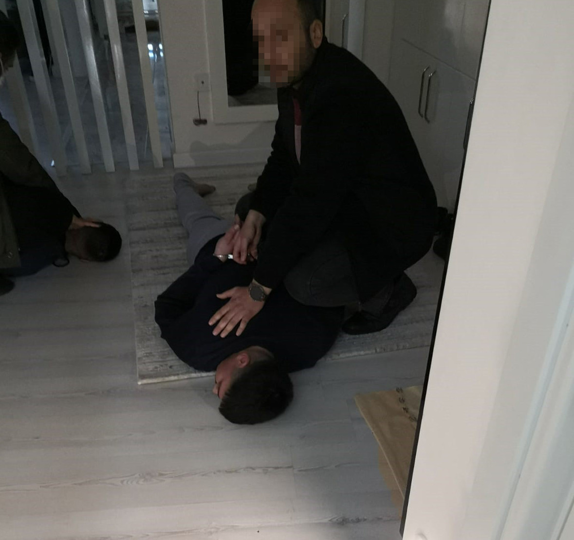 Polis baskınında intihar! Kız çocuğunu yaralayıp, babasını öldürmüştü… - Resim : 8