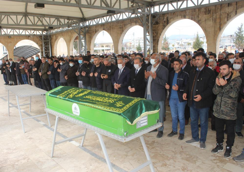 Öldürülen kadın 'Kadınlar Günü'nde toprağa verildi - Resim : 1