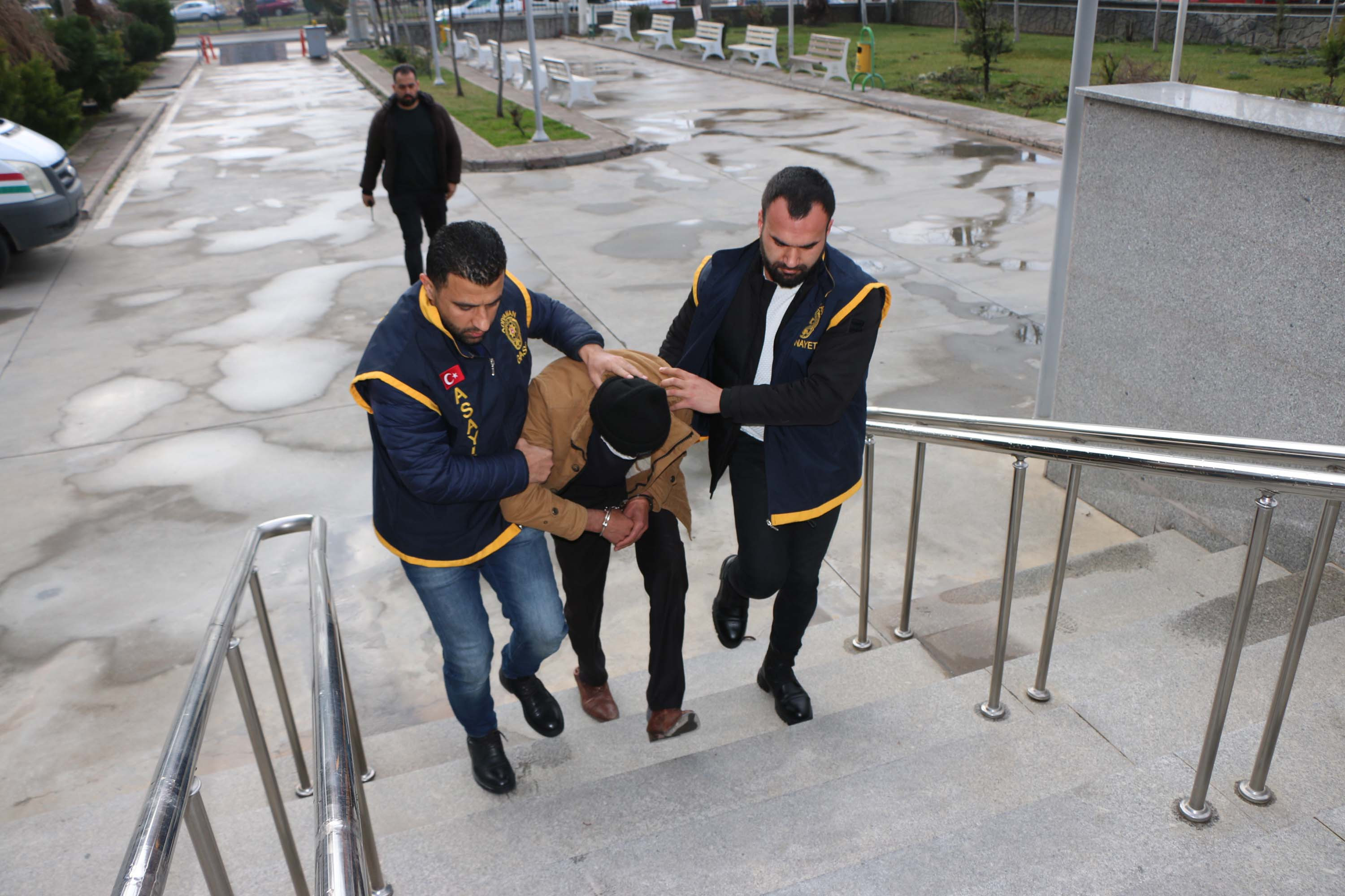 Eşini sokak ortasında öldürdü ‘Amacım korkutmaktı’ dedi - Resim : 2