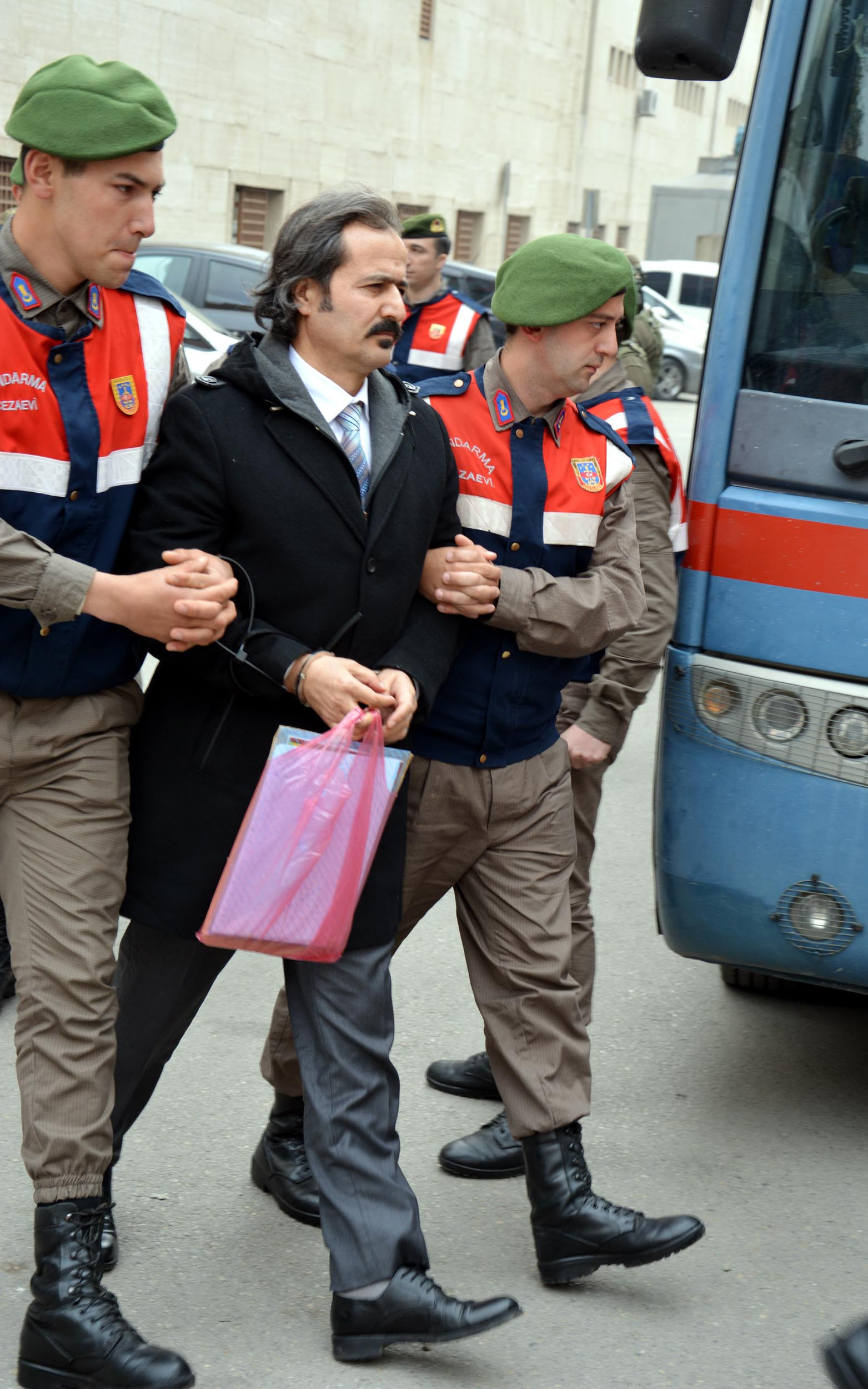 Albay Yurdakul Akkuş'a verilen ceza bozuldu - Resim : 2