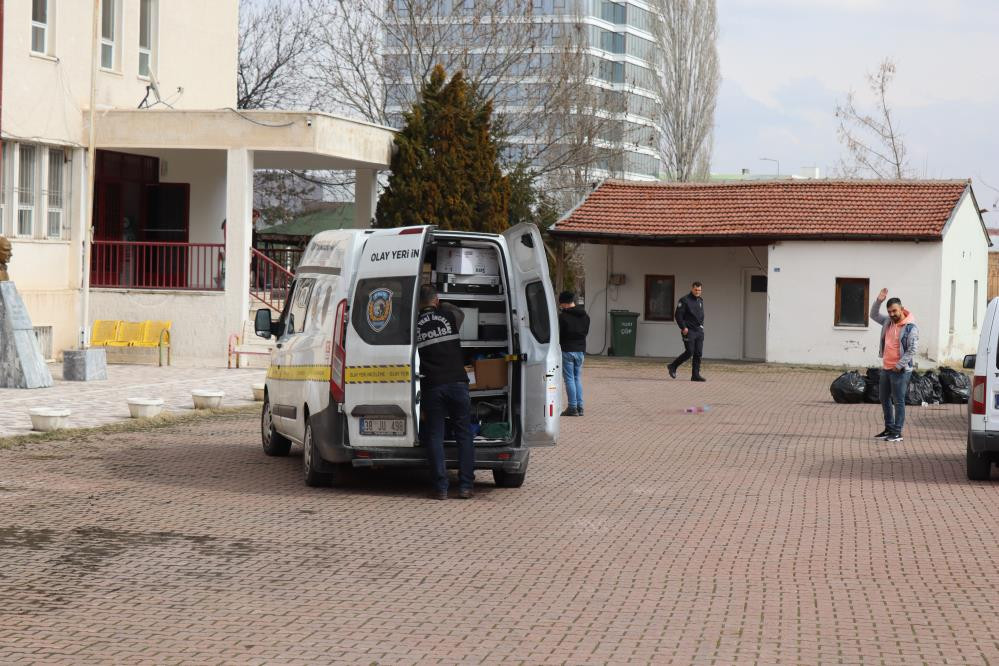 Kadınlar Günü'nde eski kaynanasını bıçakladı - Resim : 2