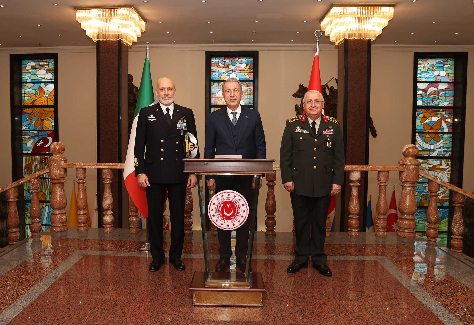 Bakan Akar, İtalya Genelkurmay Başkanı Dragone'u kabul etti - Resim : 1