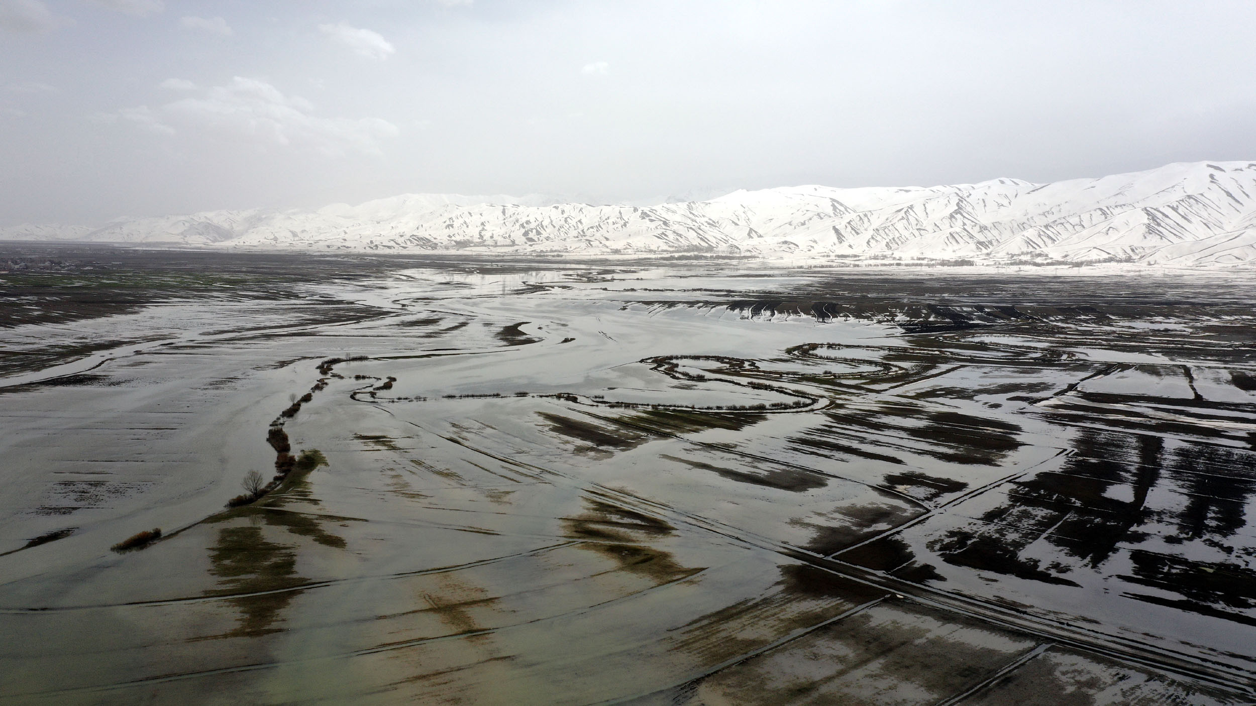 Hakkari'de dere taştı! Ova ve evler su altında kaldı… - Resim : 4