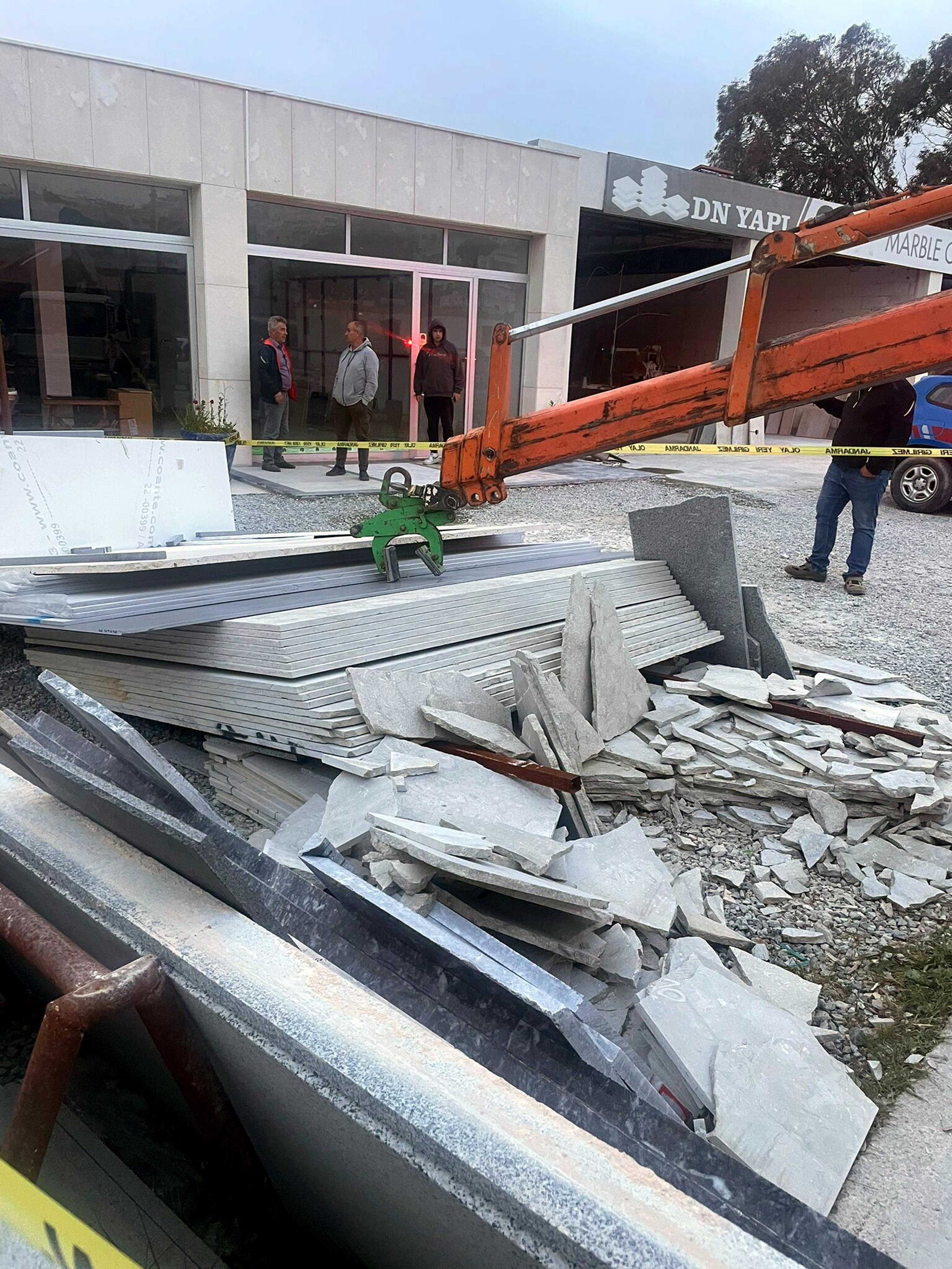 Tonlarca mermerin altında can vermişti! O anlar kamerada… - Resim : 10