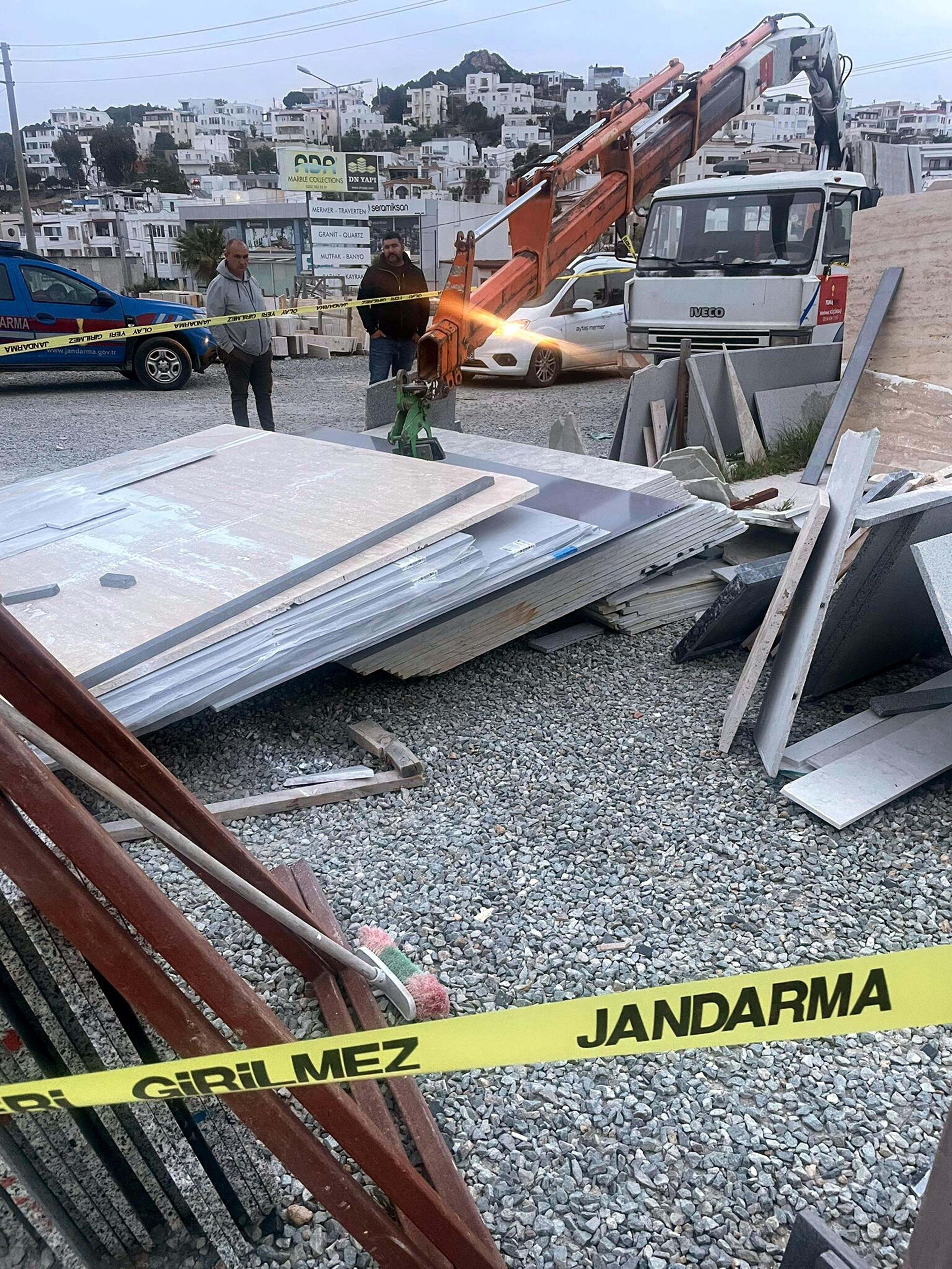 Tonlarca mermerin altında can vermişti! O anlar kamerada… - Resim : 9