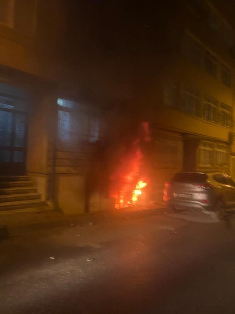 Fatih’te alevler pencereden püskürdü. Can pazarı yaşandı - Resim : 4