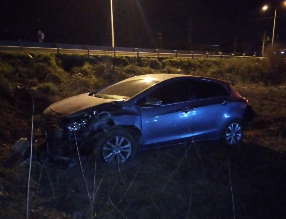 Köpeğe çarptı şarampole uçtu - Resim : 3